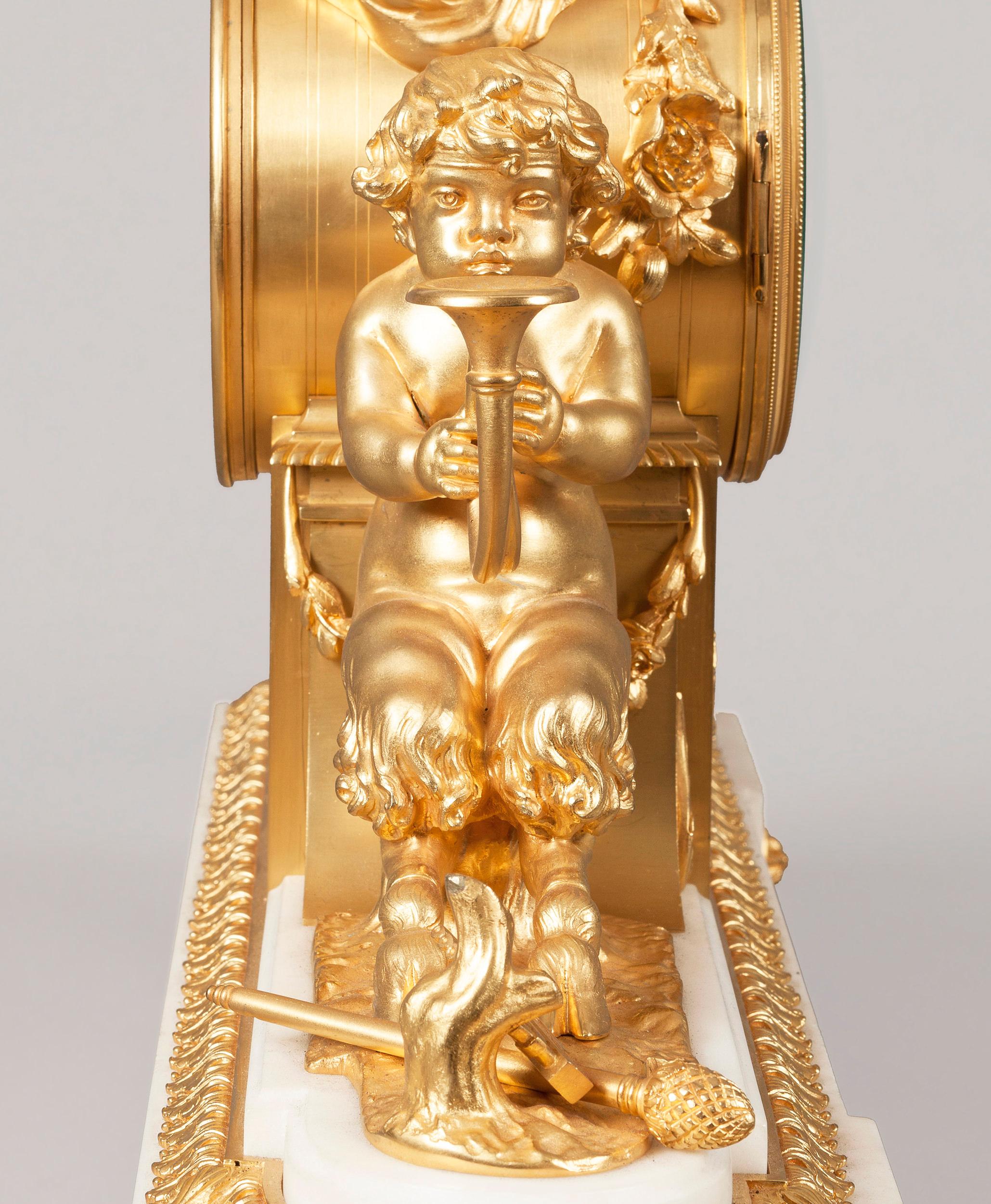 Français Pendule de cheminée française du 19e siècle en marbre et bronze doré de style Louis XV en vente