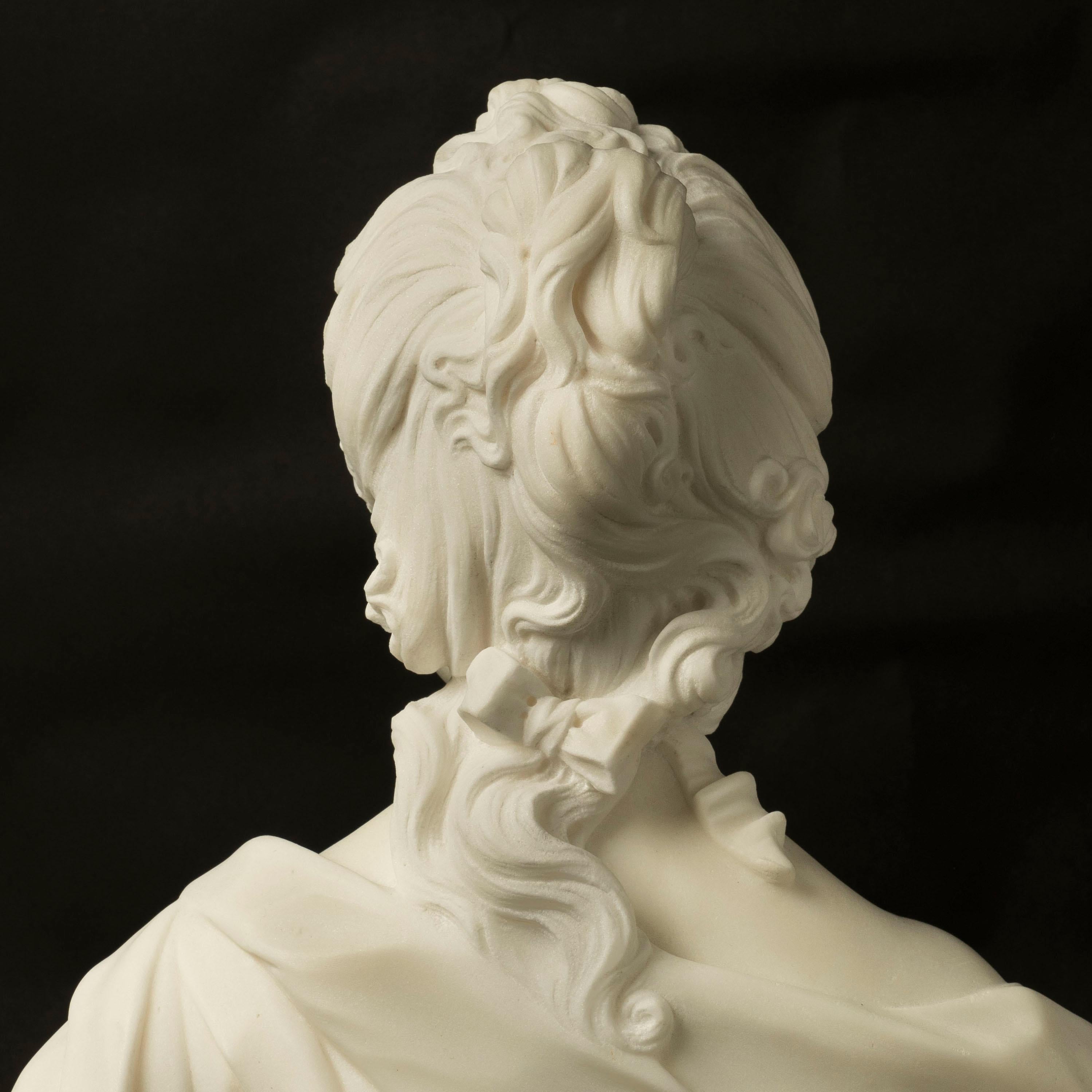 Sculpté à la main Buste en marbre français du 19e siècle représentant une dame classique en vente