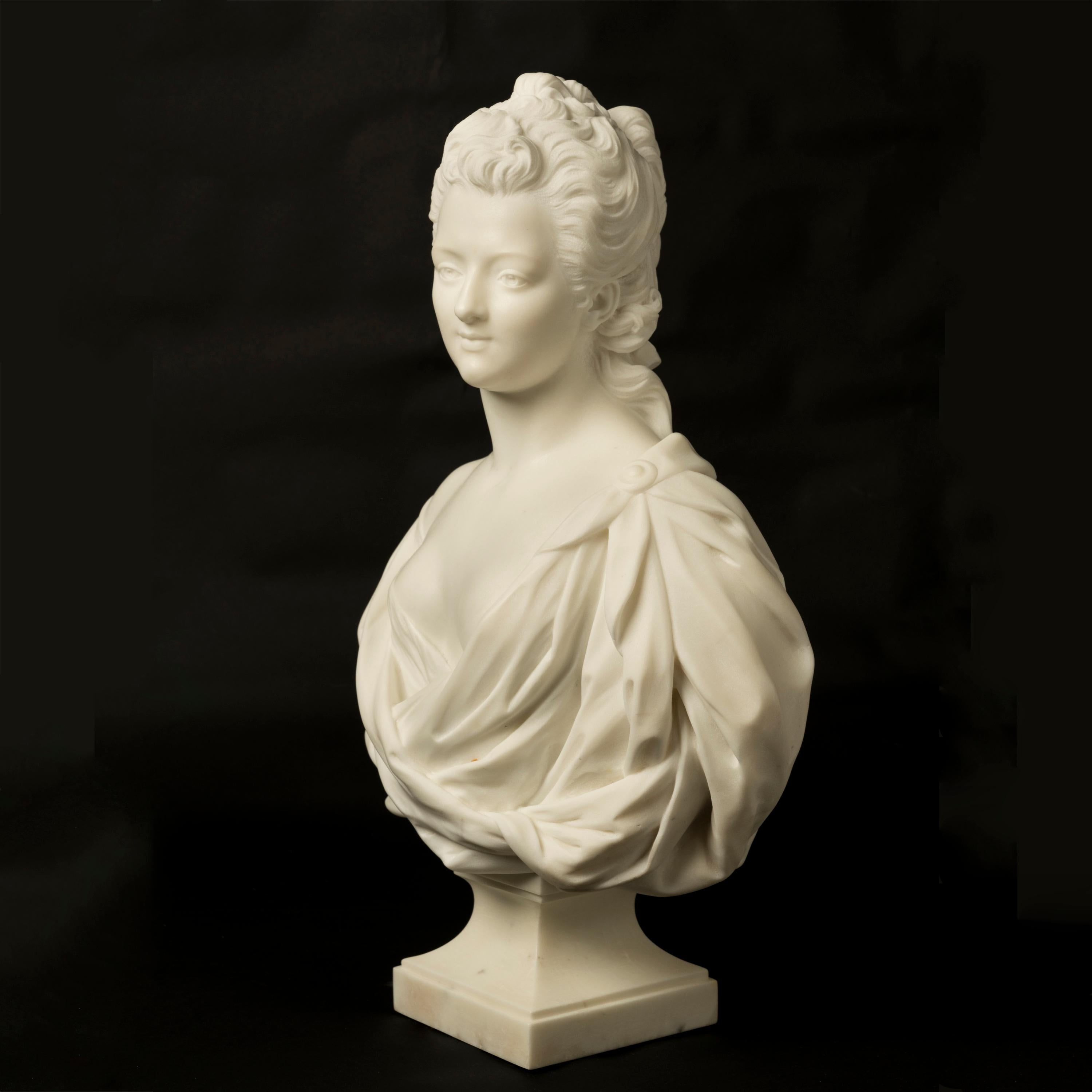 Marbre Buste en marbre français du 19e siècle représentant une dame classique en vente