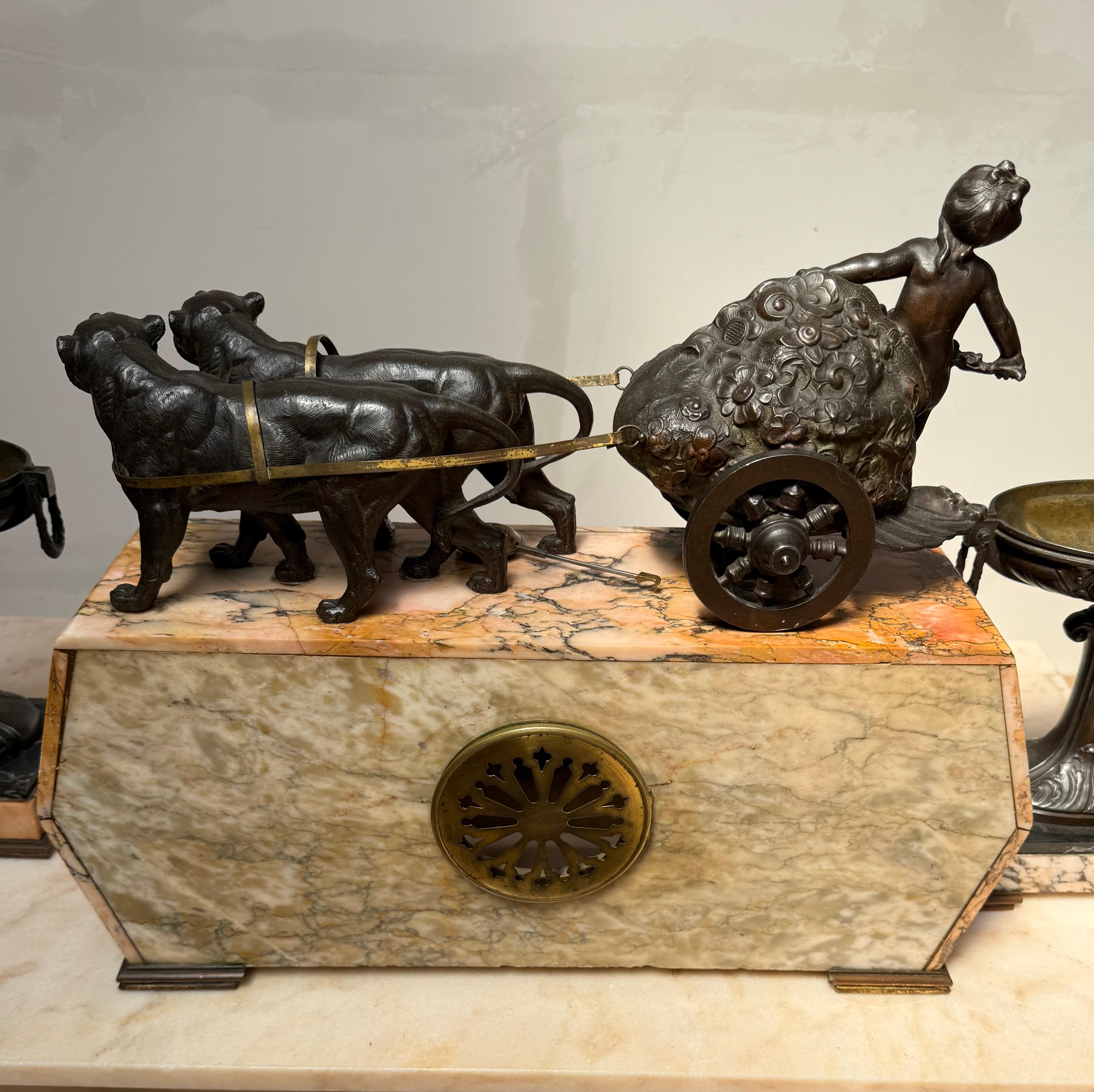 19th Century French Marble Clock Set / Garniture Putto Chariot Drawn by Panthers en venta 5