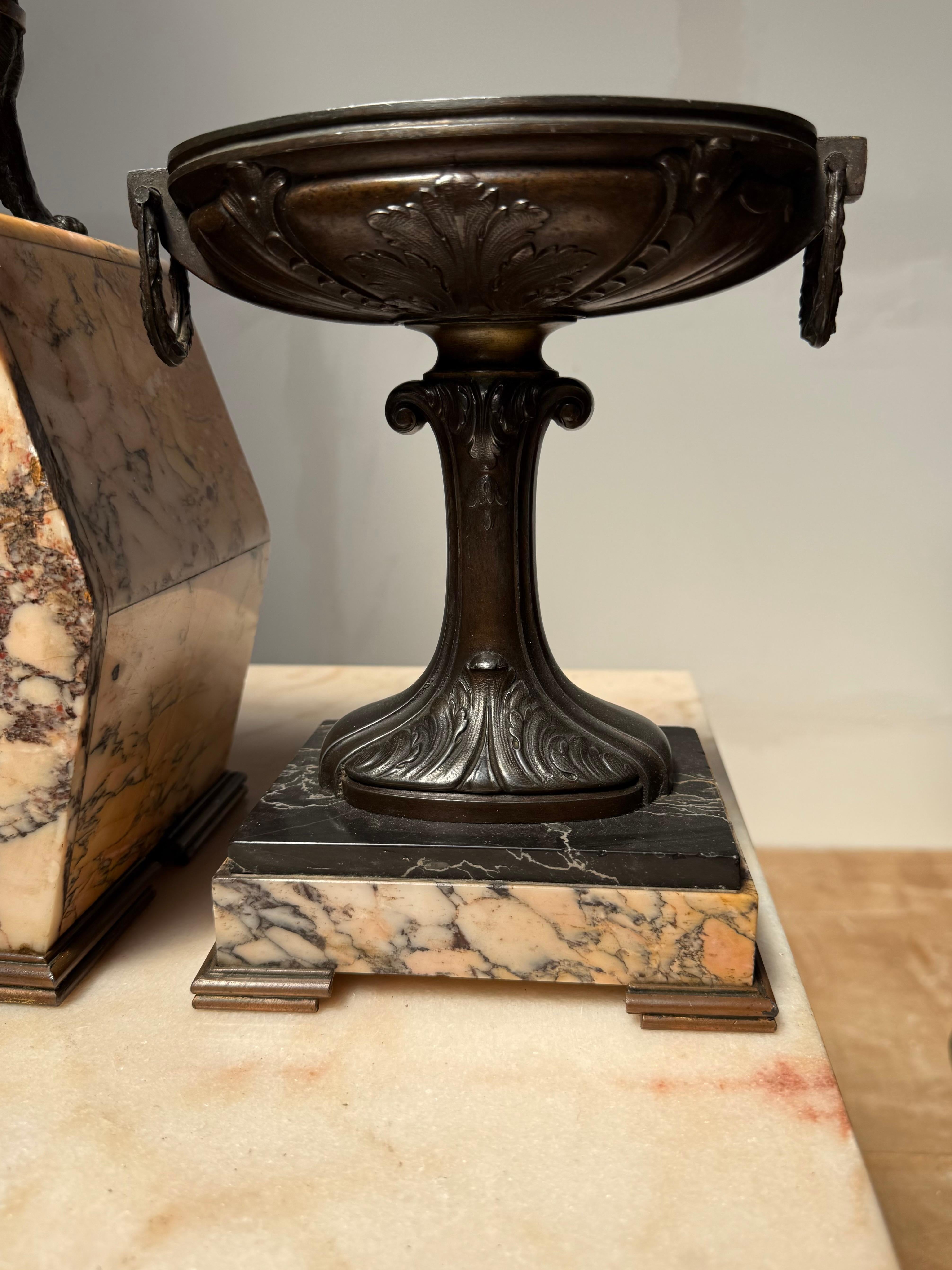 19th Century French Marble Clock Set / Garniture Putto Chariot Drawn by Panthers en venta 8
