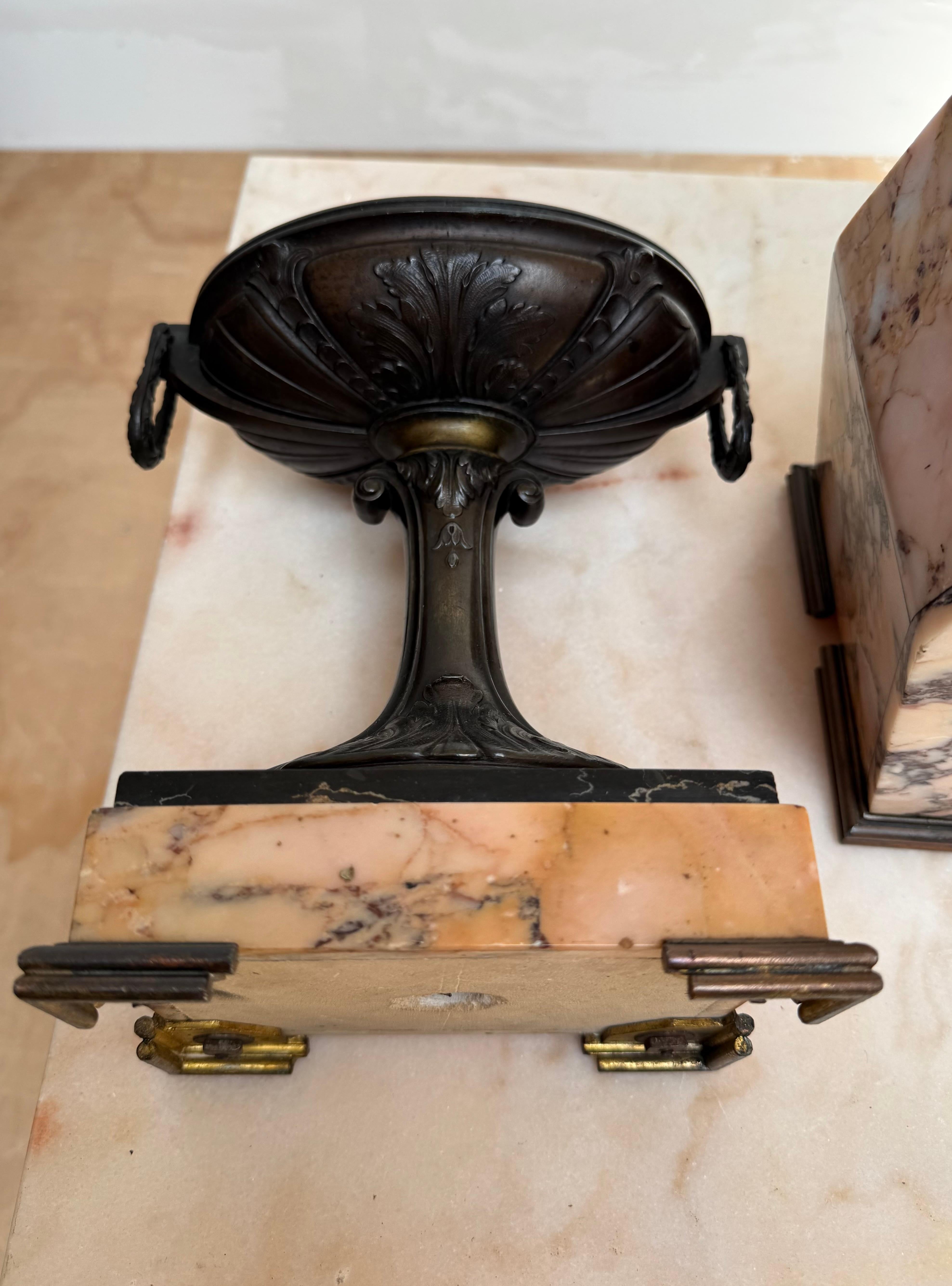 19th Century French Marble Clock Set / Garniture Putto Chariot Drawn by Panthers en venta 9