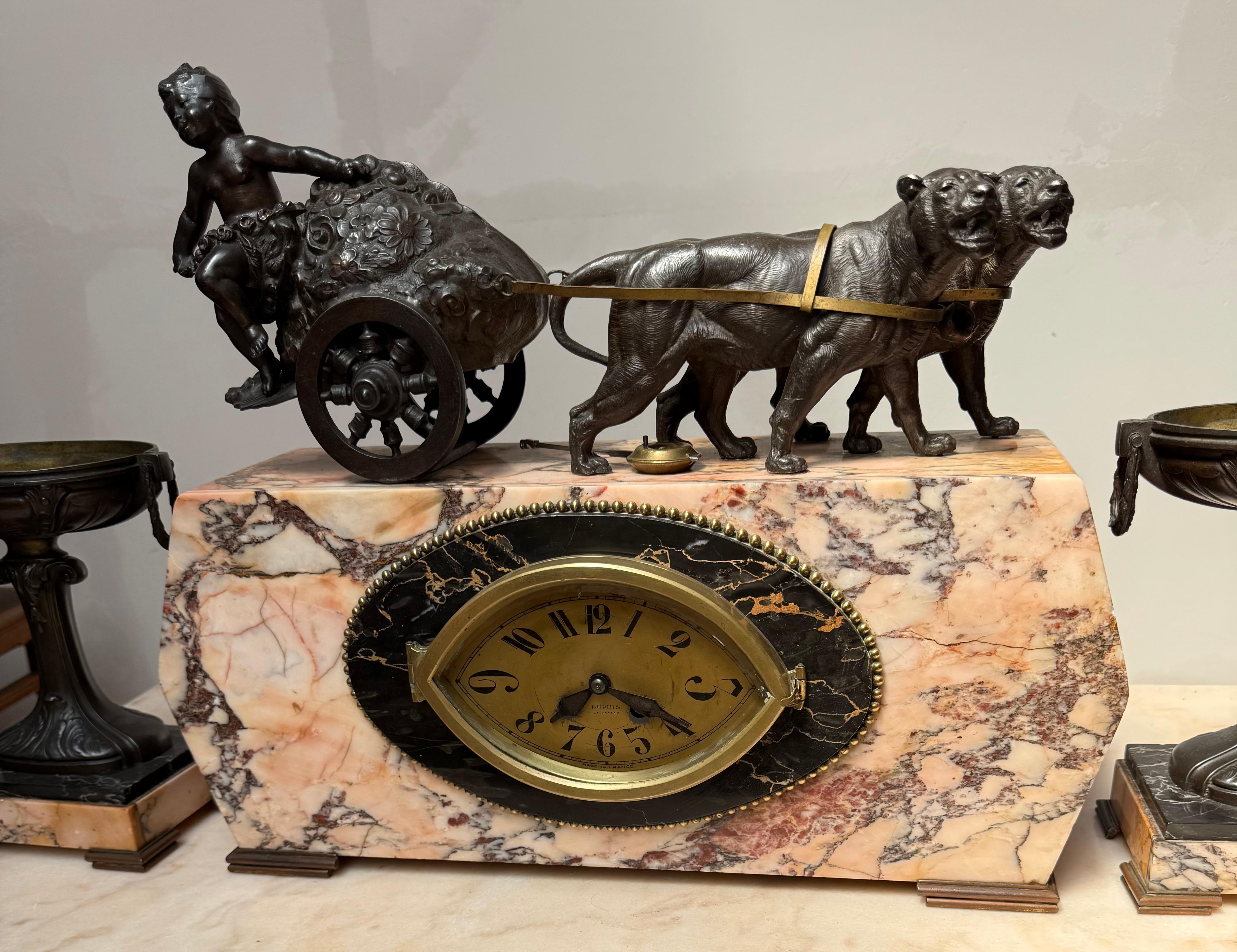 19th Century French Marble Clock Set / Garniture Putto Chariot Drawn by Panthers en venta 12