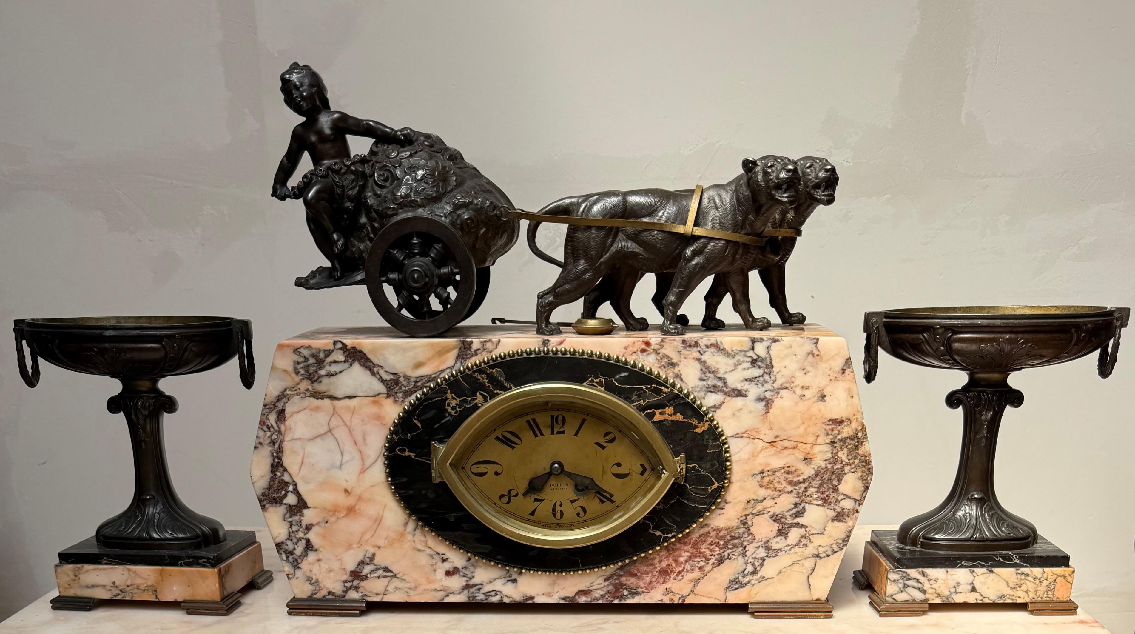 19th Century French Marble Clock Set / Garniture Putto Chariot Drawn by Panthers Francés en venta