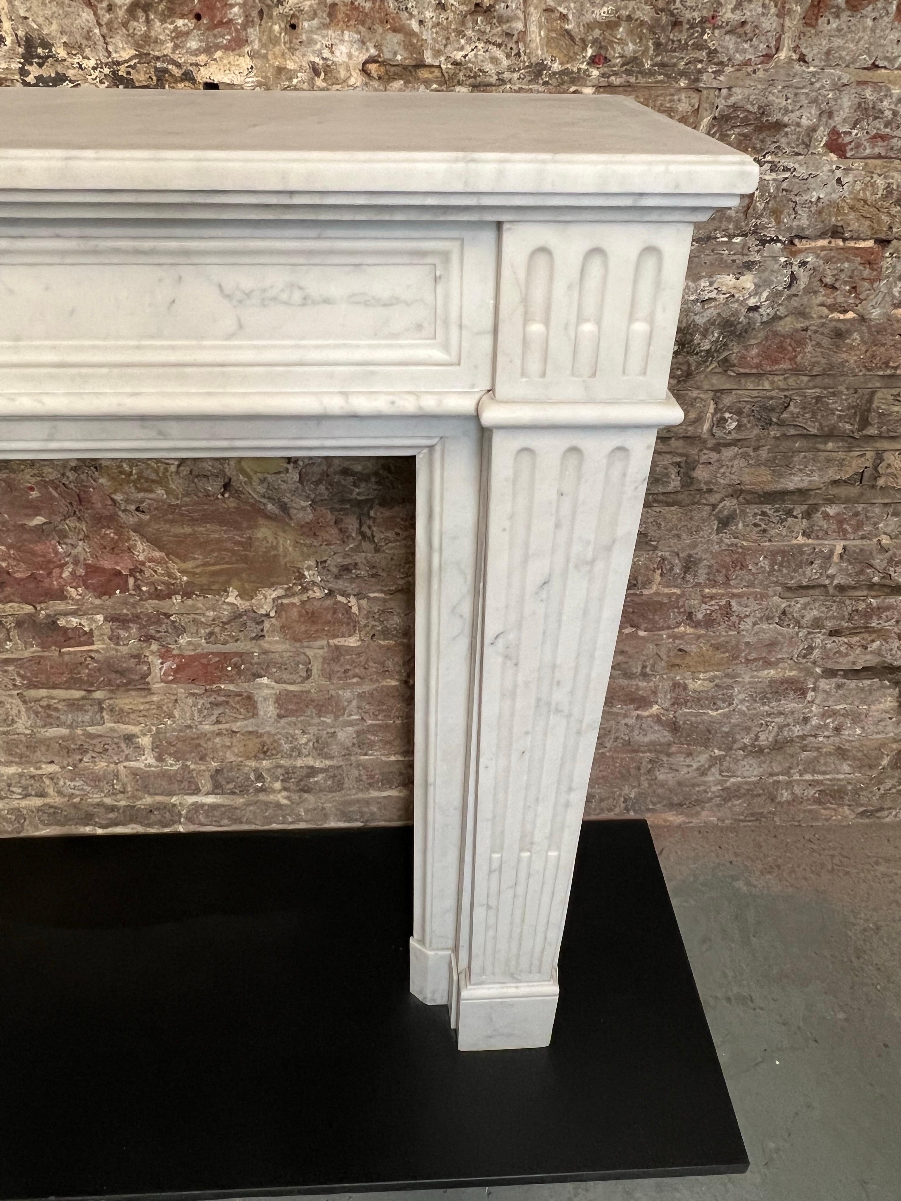 Chimenea francesa de mármol del siglo XIX en venta 6