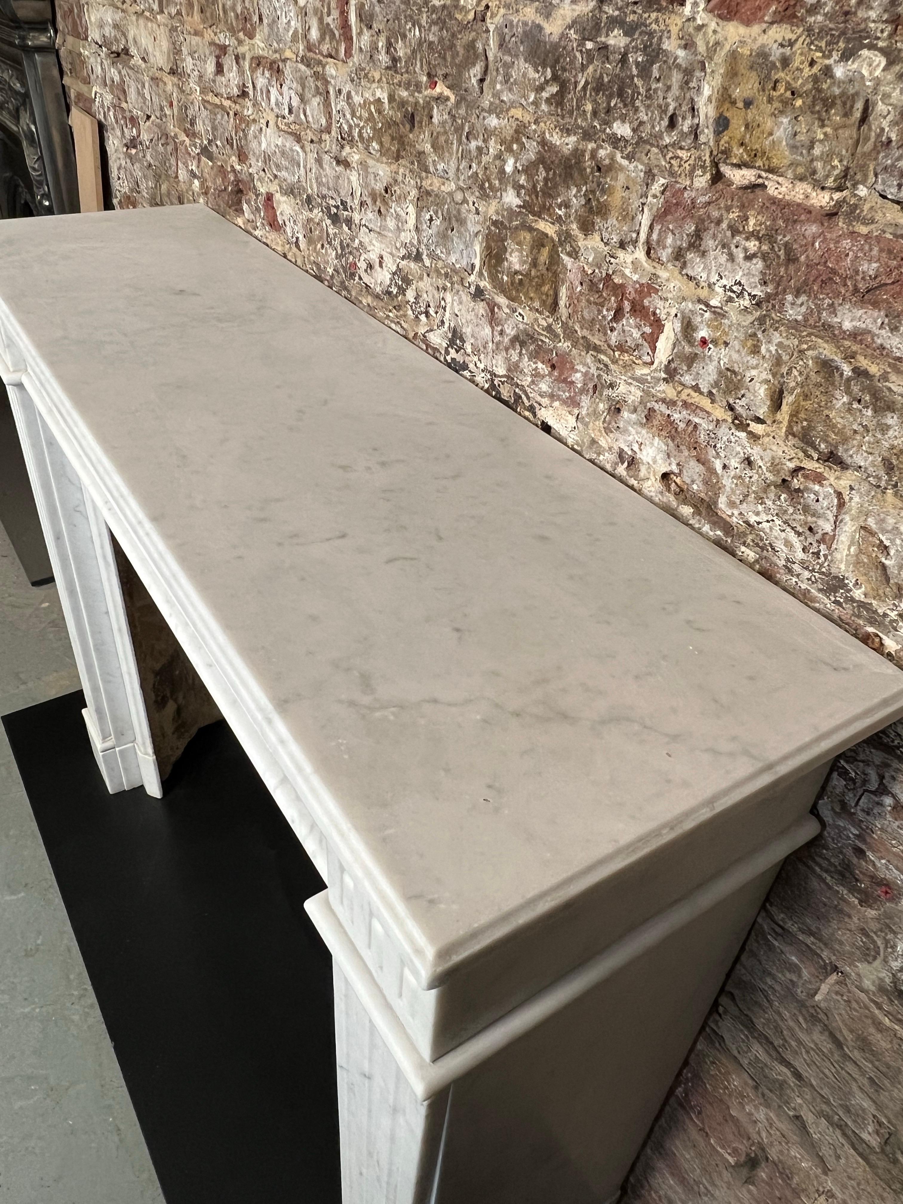 Chimenea francesa de mármol del siglo XIX en venta 2