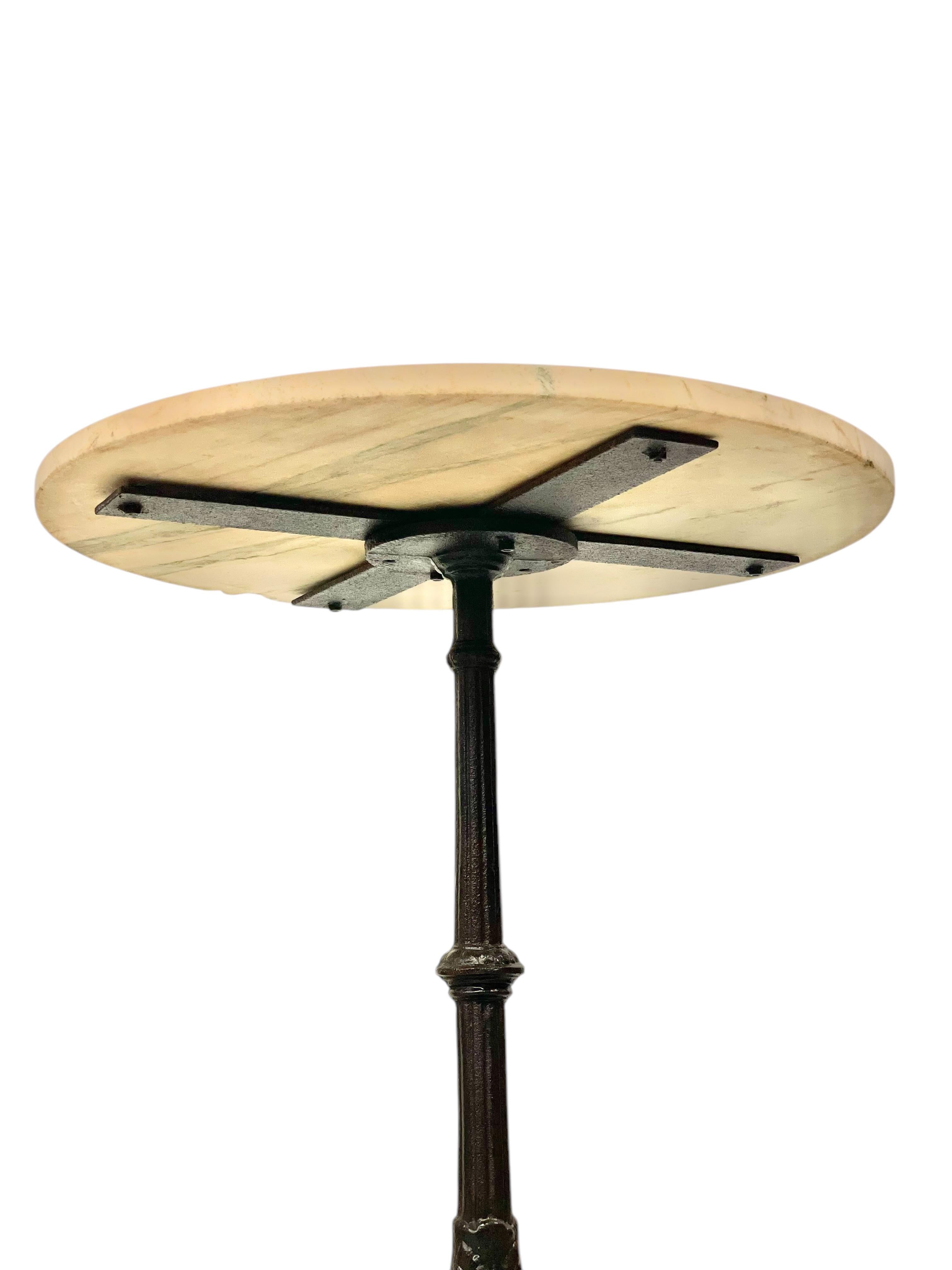 XIXe siècle Table de bistrot en marbre et fonte du 19e siècle en vente