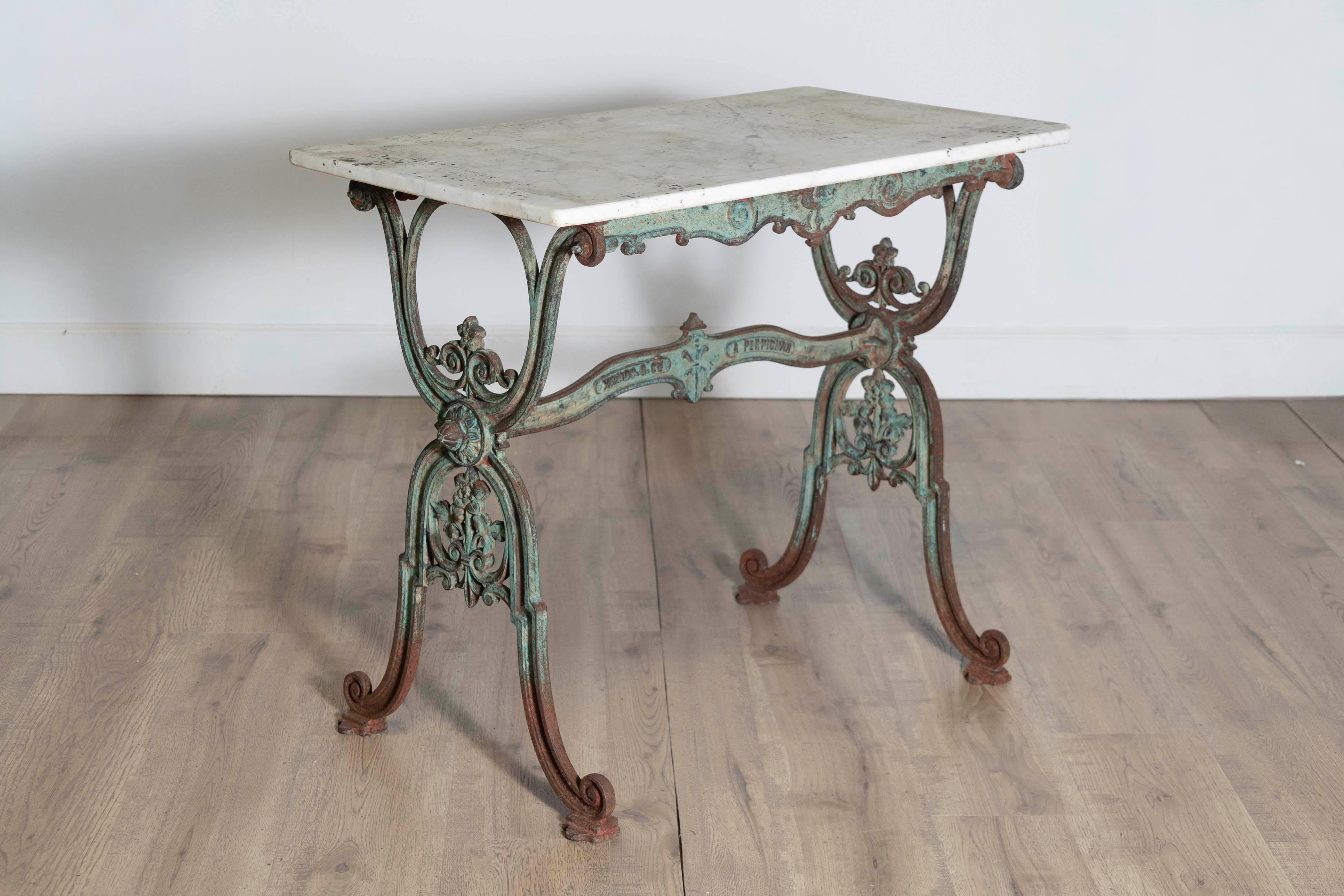 Table de bistrot française du 19e siècle à plateau de marbre Bon état - En vente à Atlanta, GA