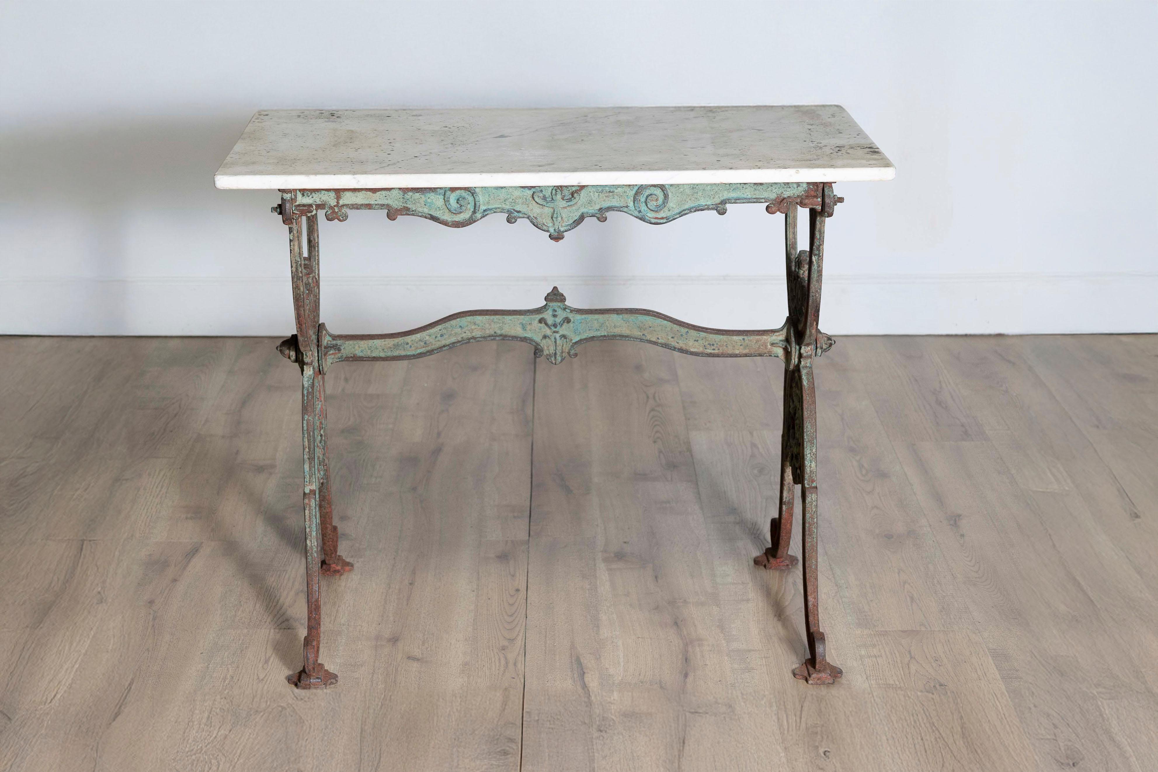 Table de bistrot française du 19e siècle à plateau de marbre en vente 1