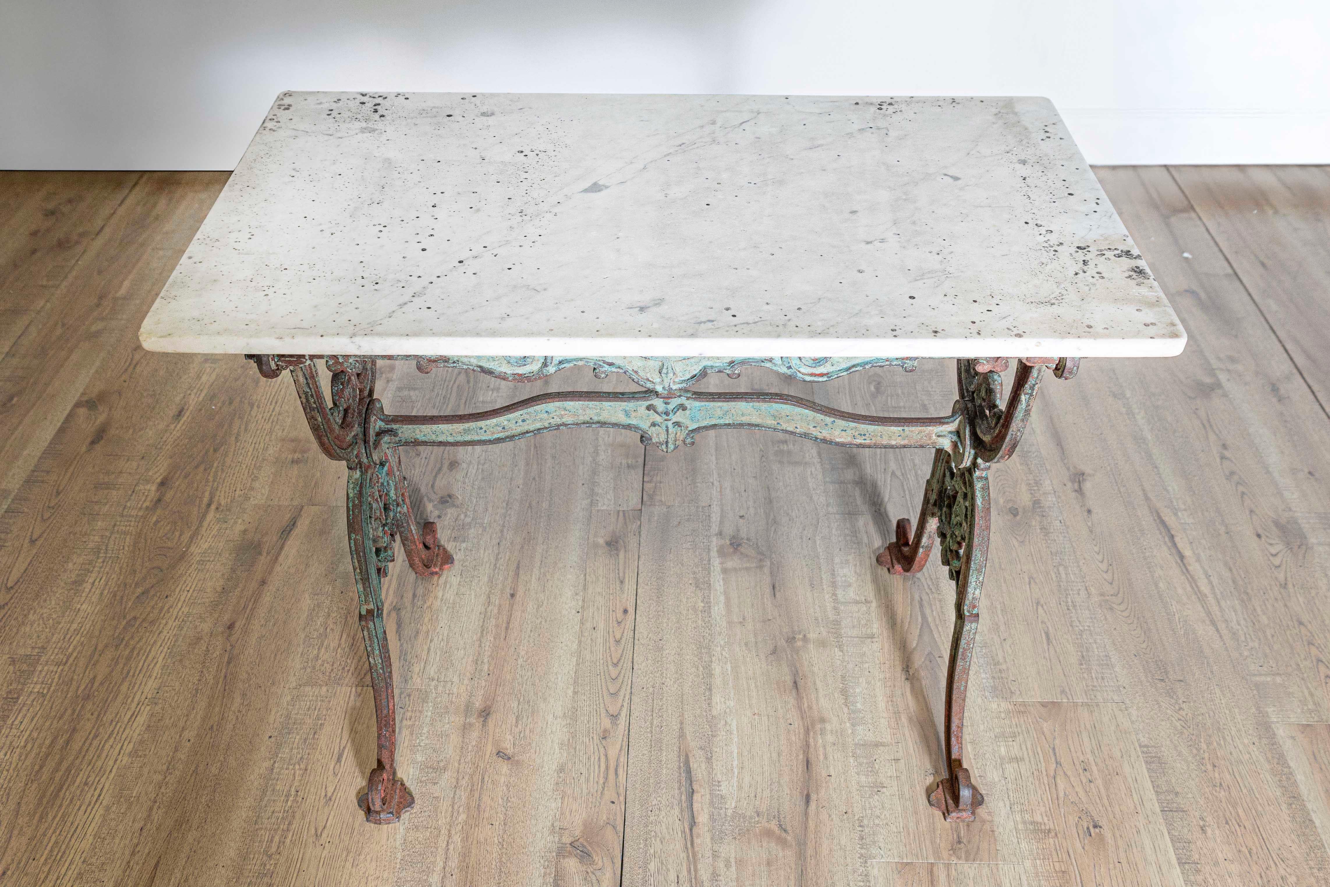 Table de bistrot française du 19e siècle à plateau de marbre en vente 2