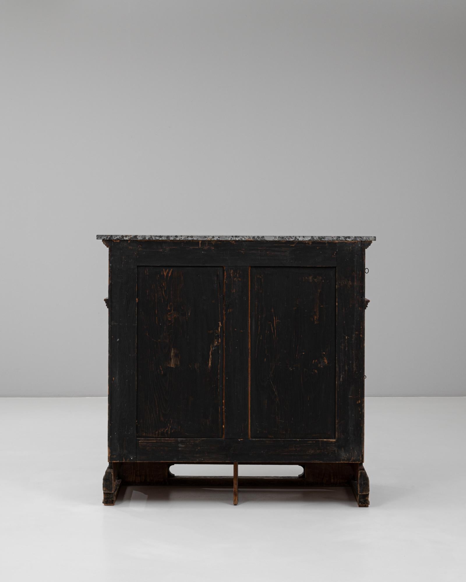 Buffet français du 19e siècle à dessus de marbre et décorations florales dorées en vente 8