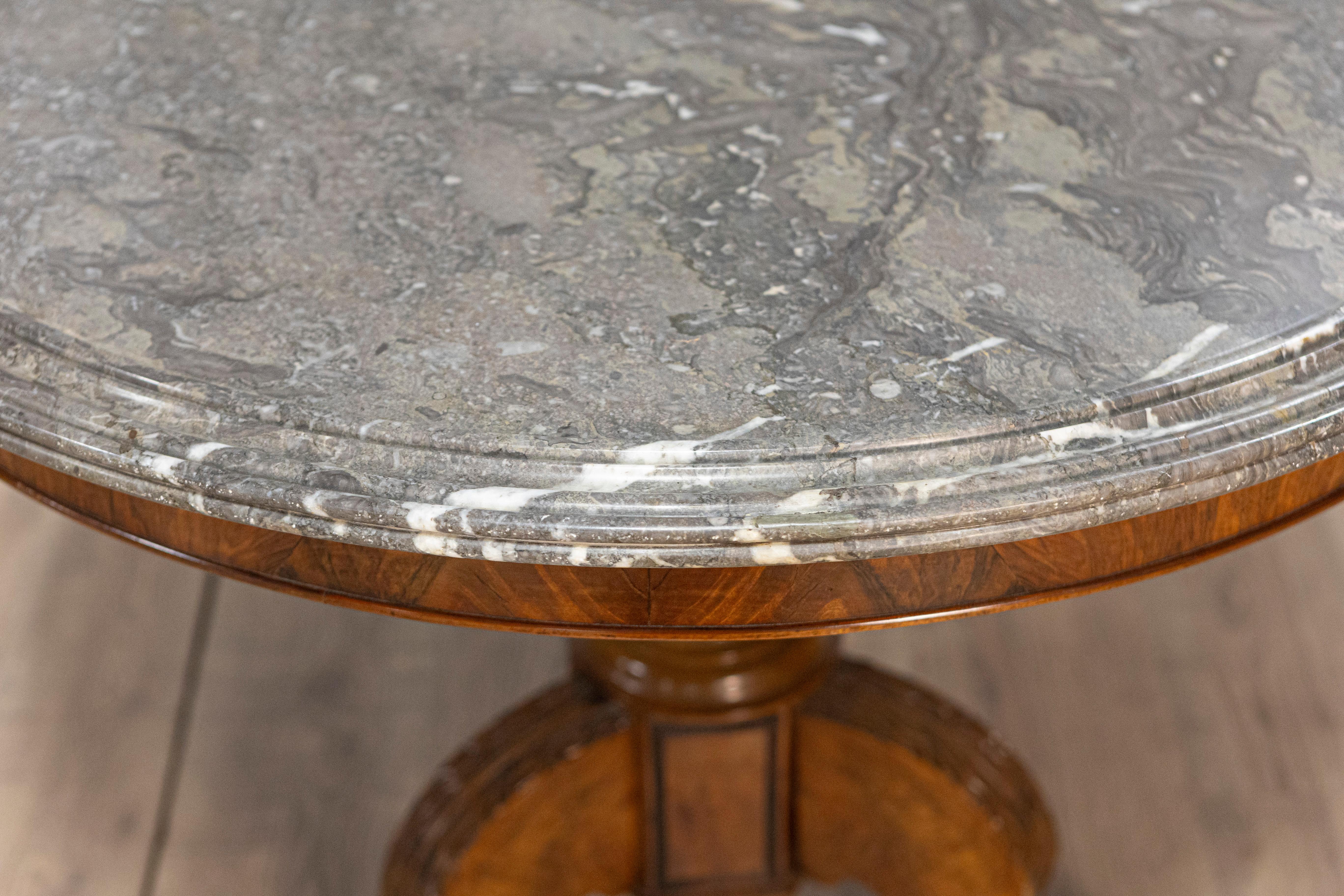 Mesa de centro francesa con tapa de mármol del siglo XIX en venta 5