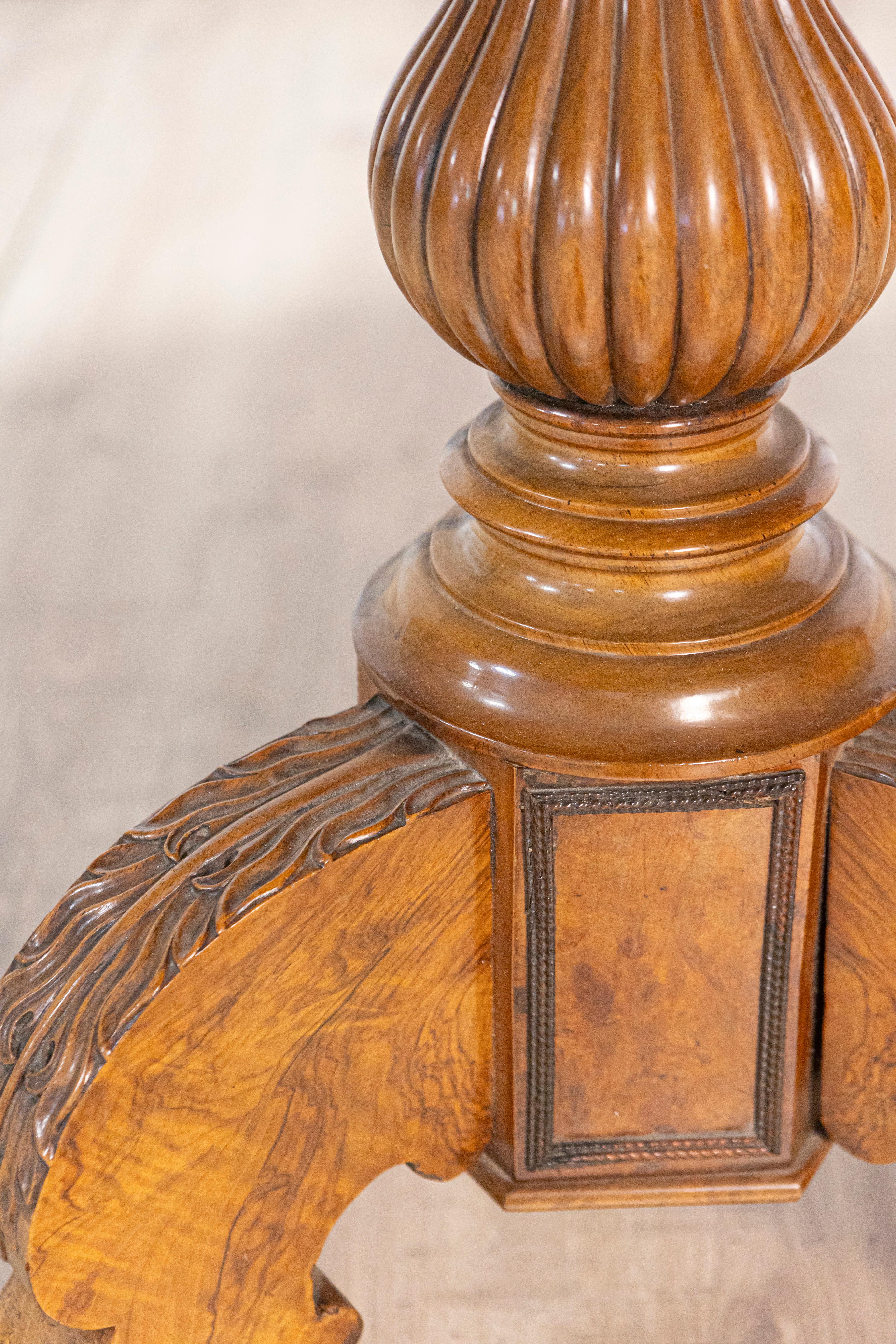 Mesa de centro francesa con tapa de mármol del siglo XIX en venta 1