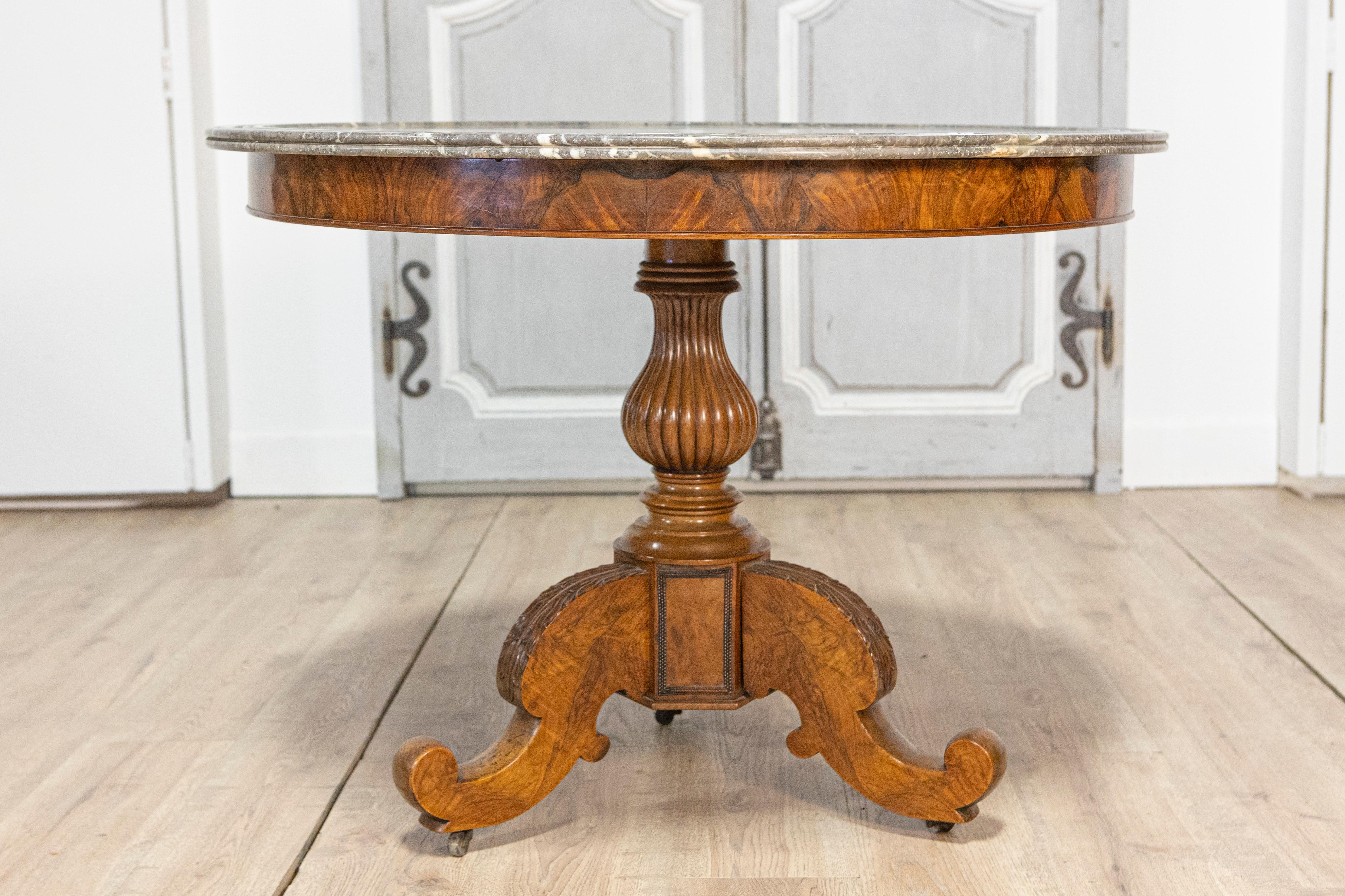 Mesa de centro francesa con tapa de mármol del siglo XIX en venta 2
