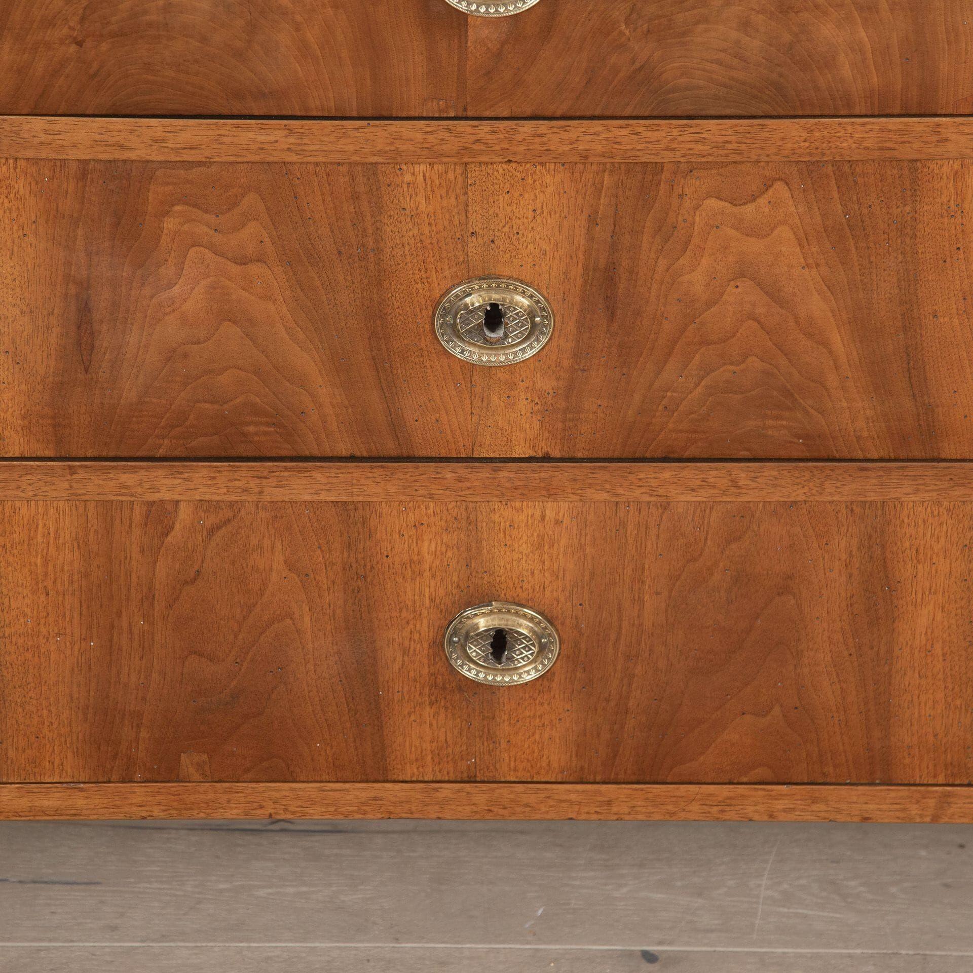 Commode francese con piano in marmo del XIX secolo in vendita 4