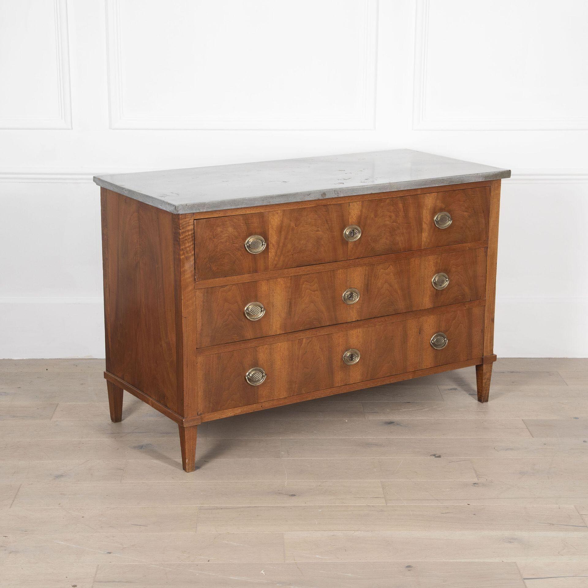 Commode francese con piano in marmo del XIX secolo in vendita 2