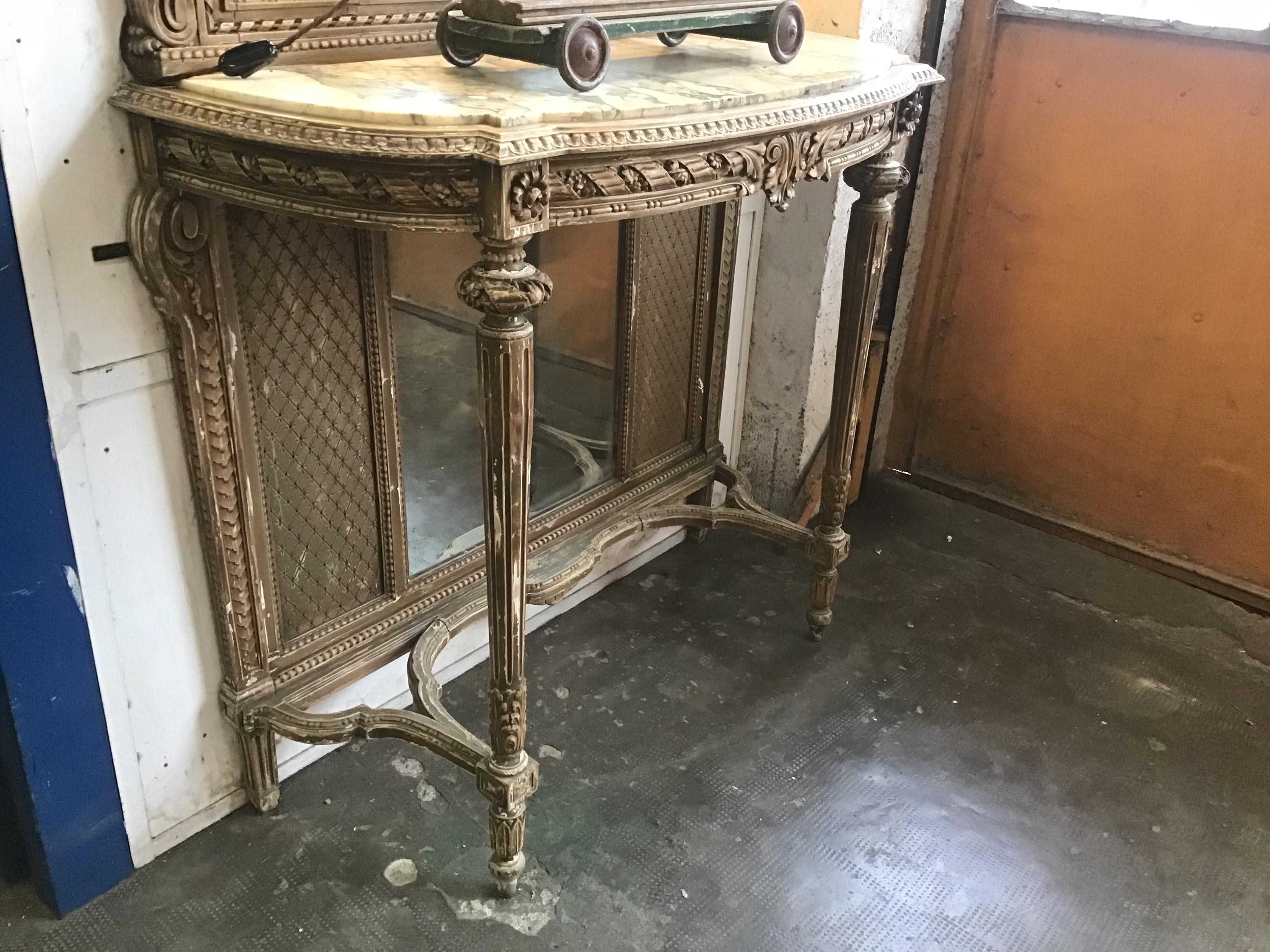 19th Century French Marble-Top Console with Giltwood Framed Mirror from 1890s (Geschnitzt)
