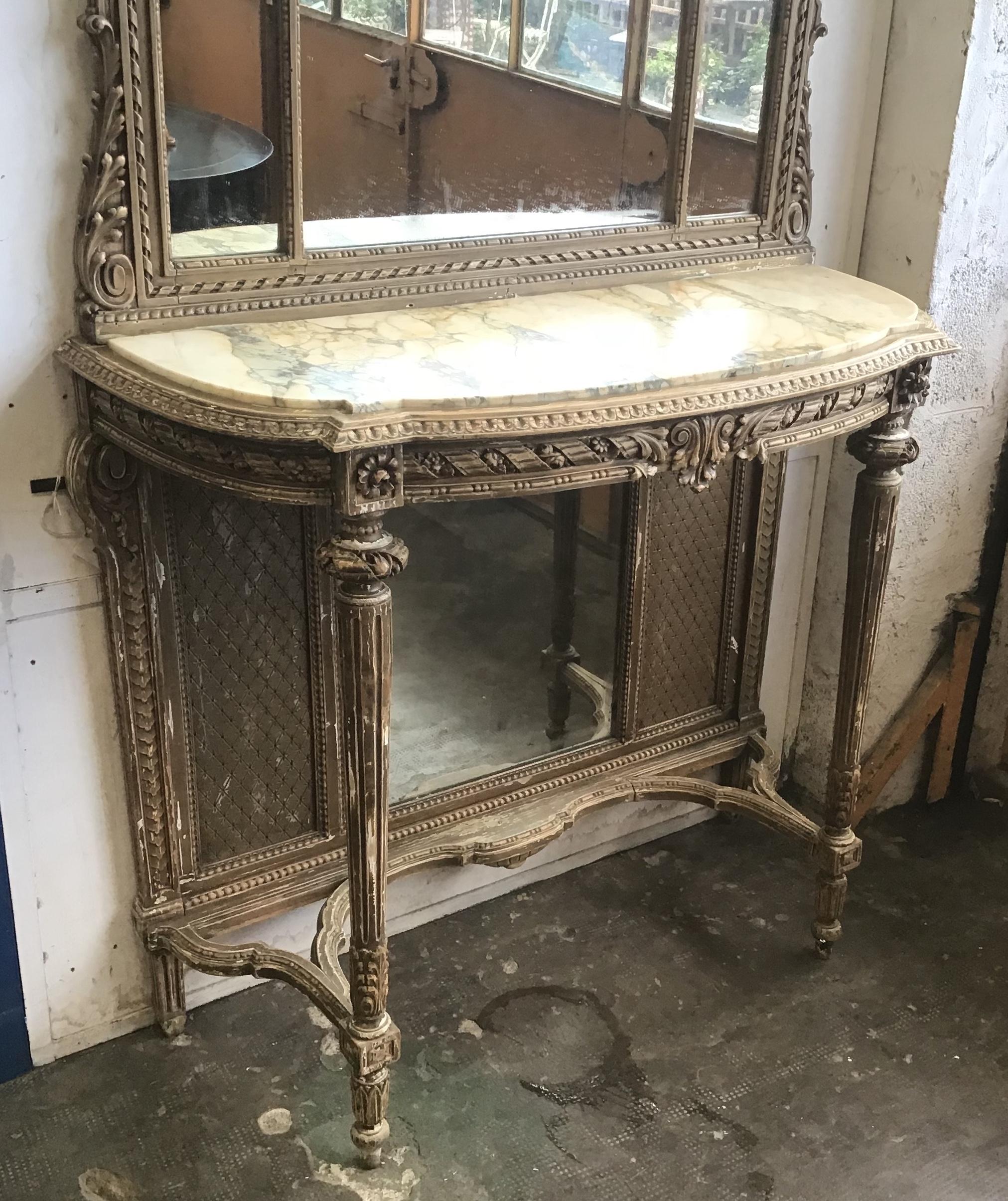19th Century French Marble-Top Console with Giltwood Framed Mirror from 1890s im Zustand „Gut“ in Florence, IT