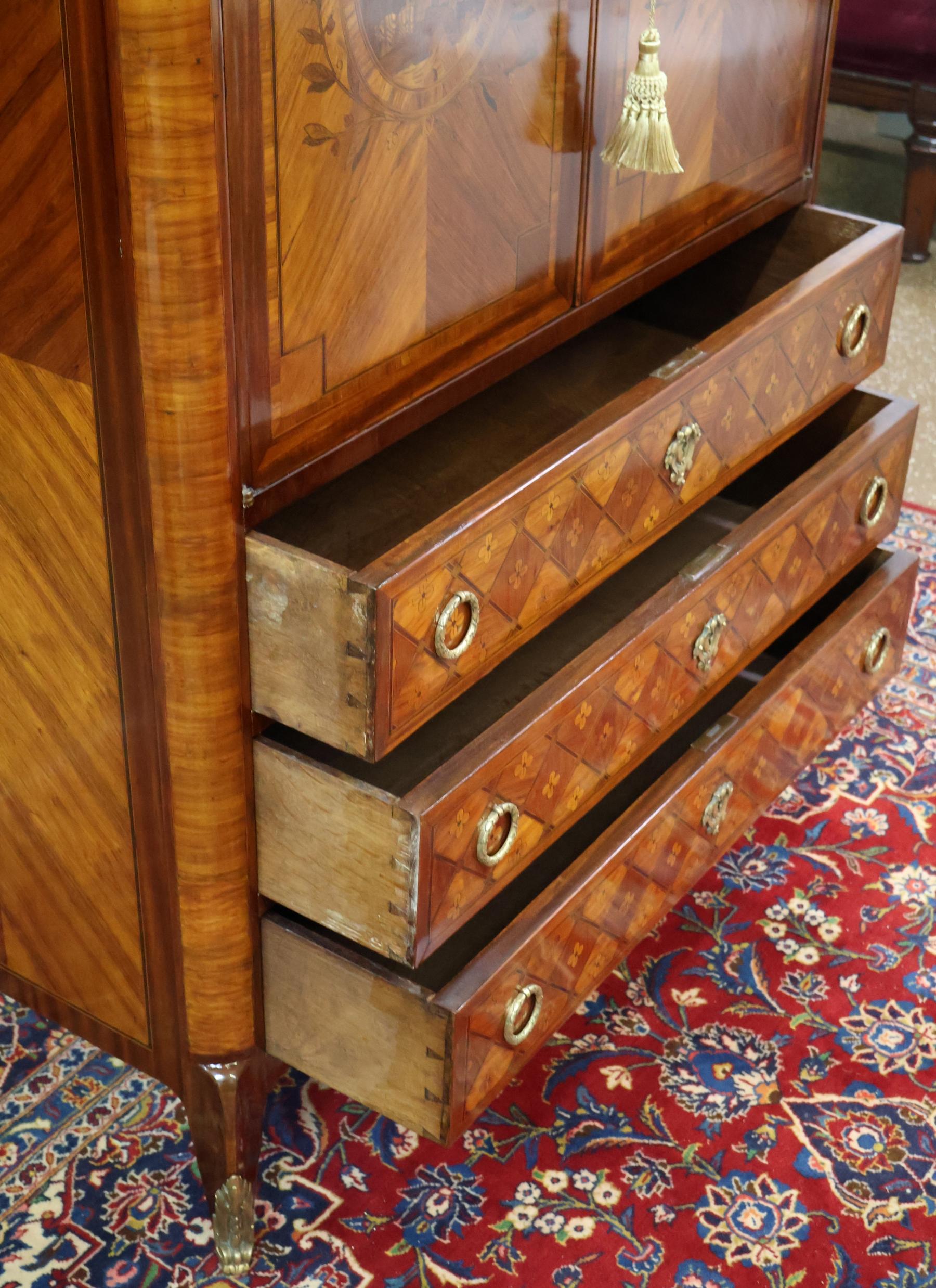 Commode à plateau en marqueterie de marbre du 19ème siècle par Henri Picard en vente 3