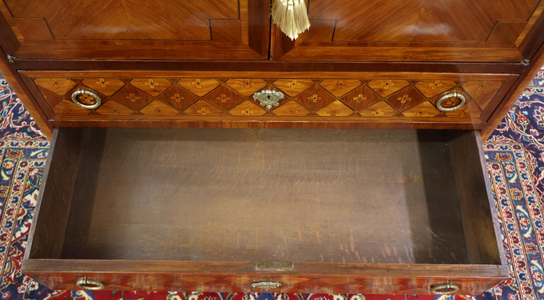 Commode à plateau en marqueterie de marbre du 19ème siècle par Henri Picard en vente 5