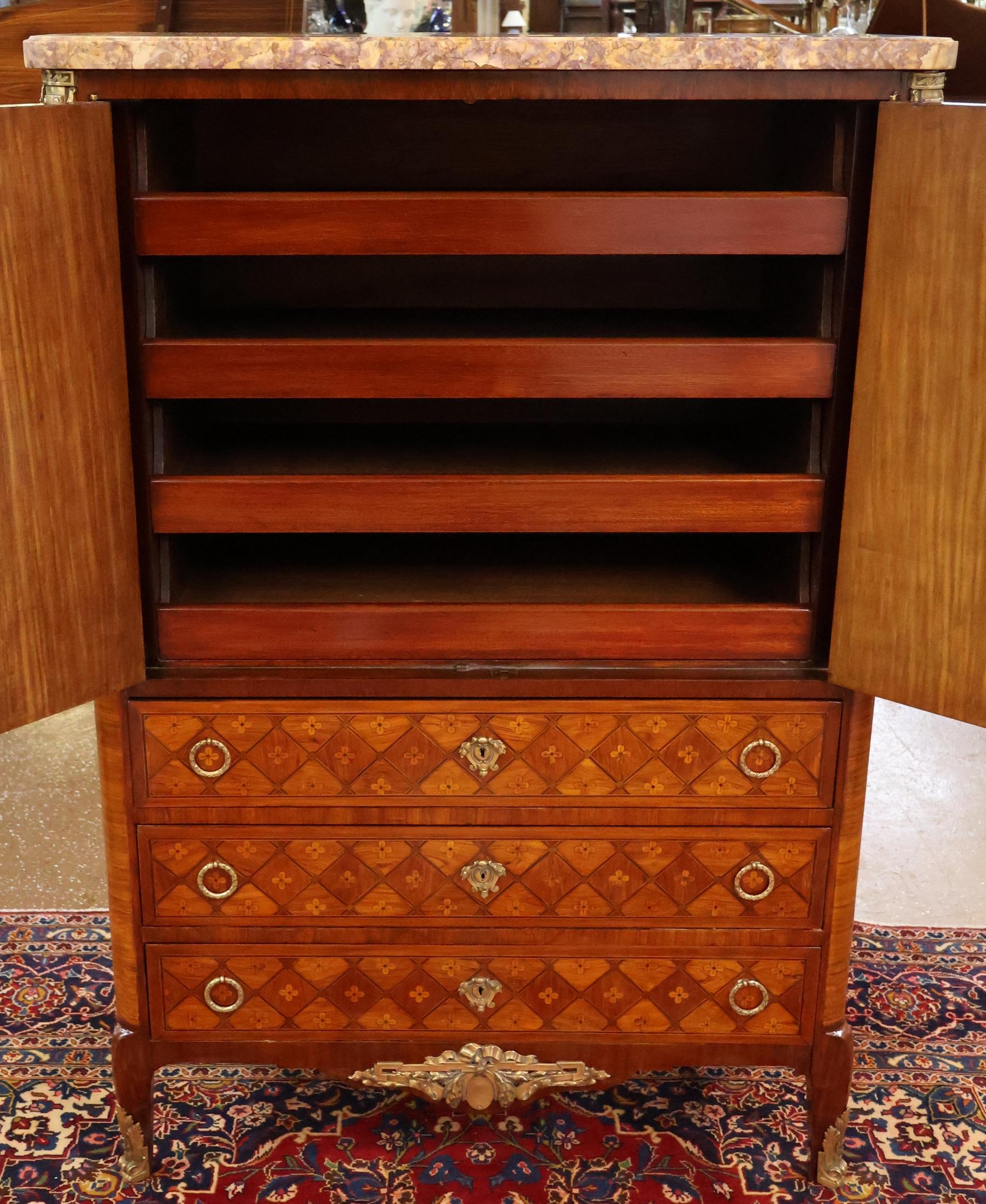 Marbre Commode à plateau en marqueterie de marbre du 19ème siècle par Henri Picard en vente