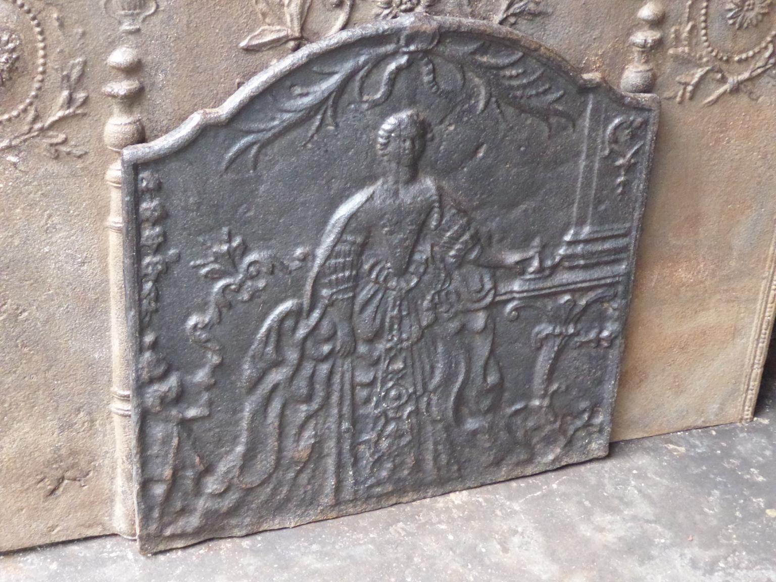 19th century French Louis XV style fireback with Marie Leszczynska, queen of France and wife of king Louis XV. The fireback is made of cast iron and has a natural brown patina. Upon request it can be made black / pewter. The condition is good, there