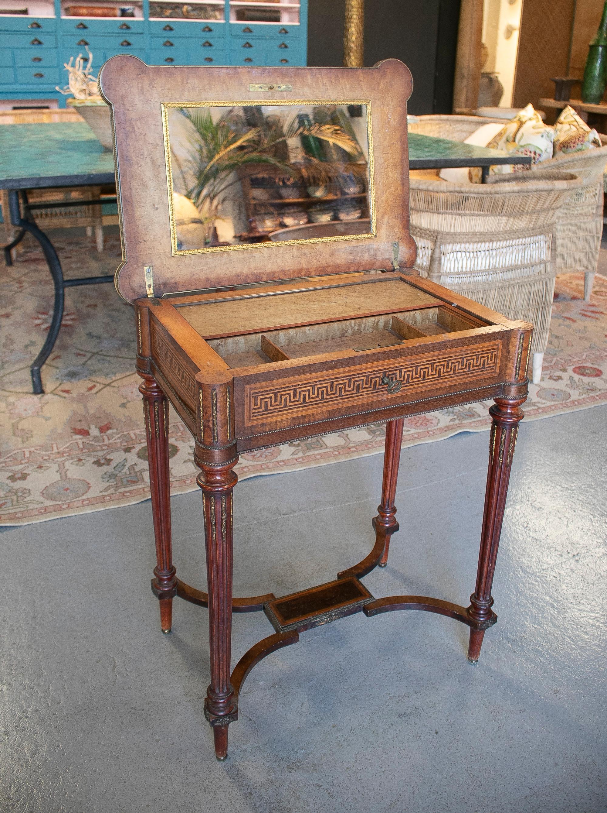 19th Century French Marquetry & Bronze Dressing Table In Good Condition For Sale In Marbella, ES