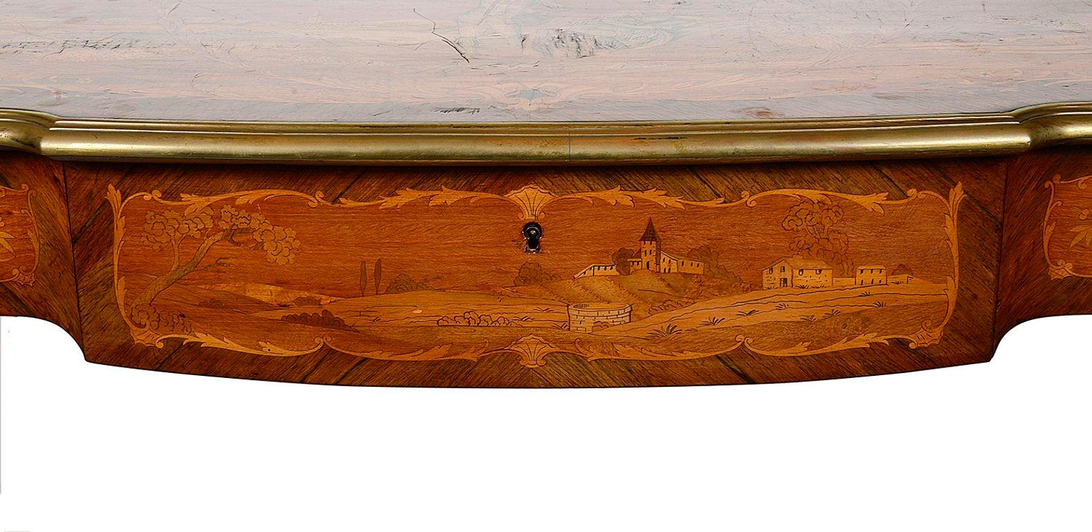 Table centrale incrustée de marqueterie française du 19ème siècle. en vente 3