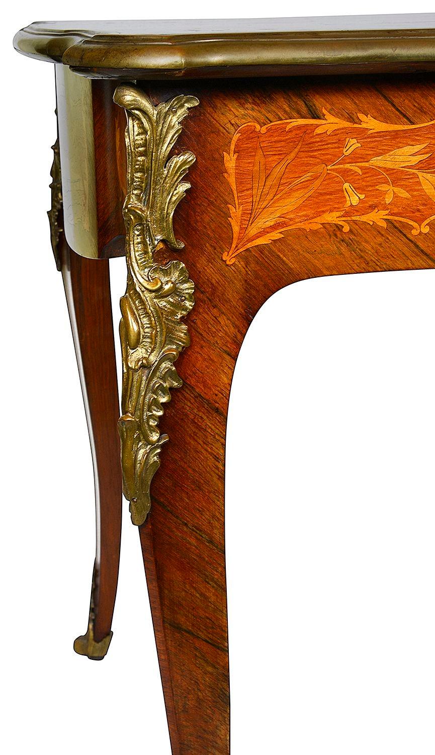 Table centrale incrustée de marqueterie française du 19ème siècle. en vente 4