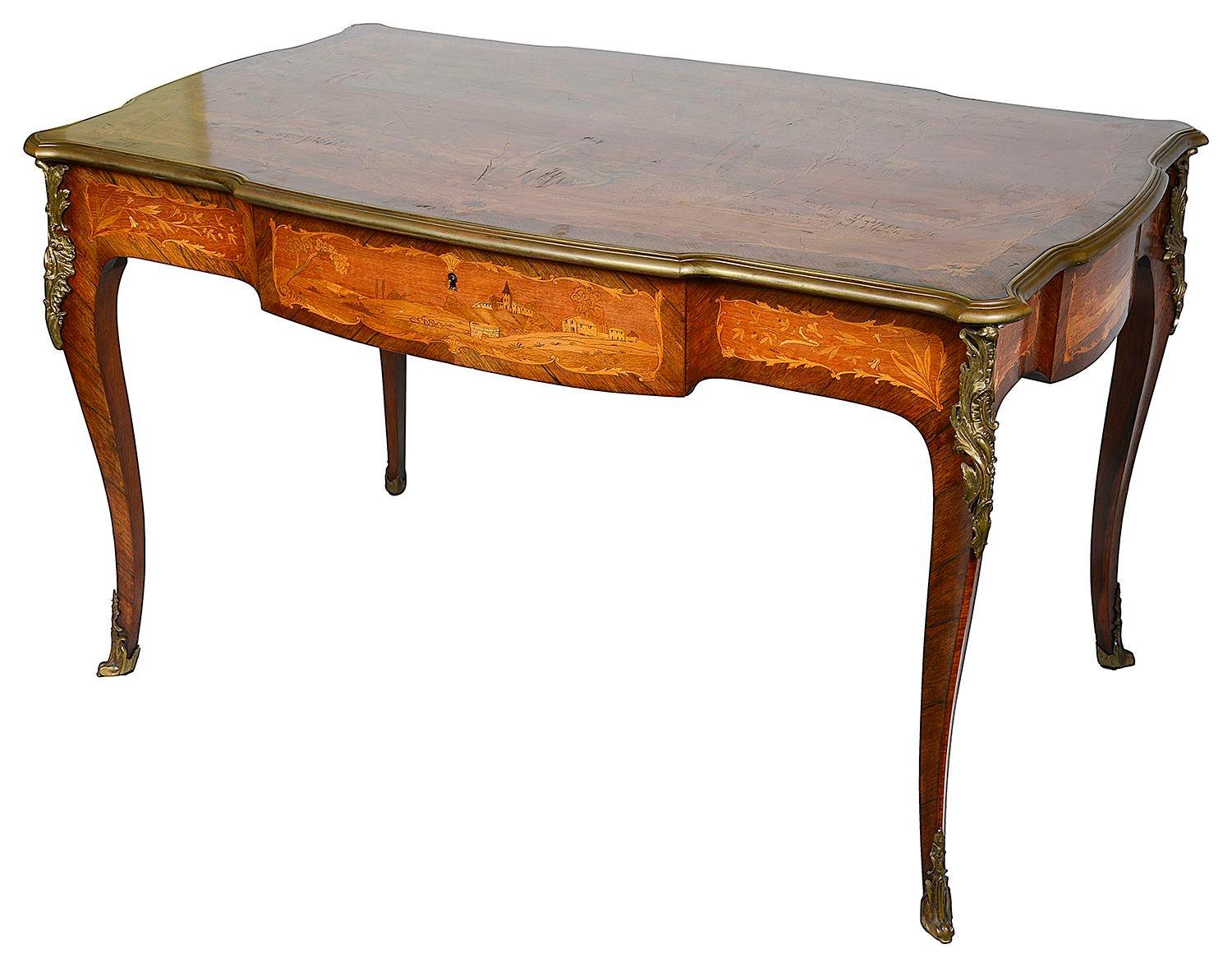 Louis XVI Table centrale incrustée de marqueterie française du 19ème siècle. en vente