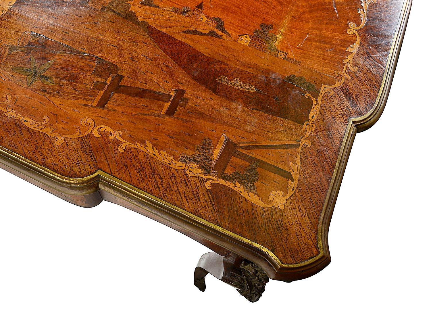 XIXe siècle Table centrale incrustée de marqueterie française du 19ème siècle. en vente