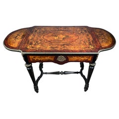 Mesa francesa de marquetería del siglo XIX