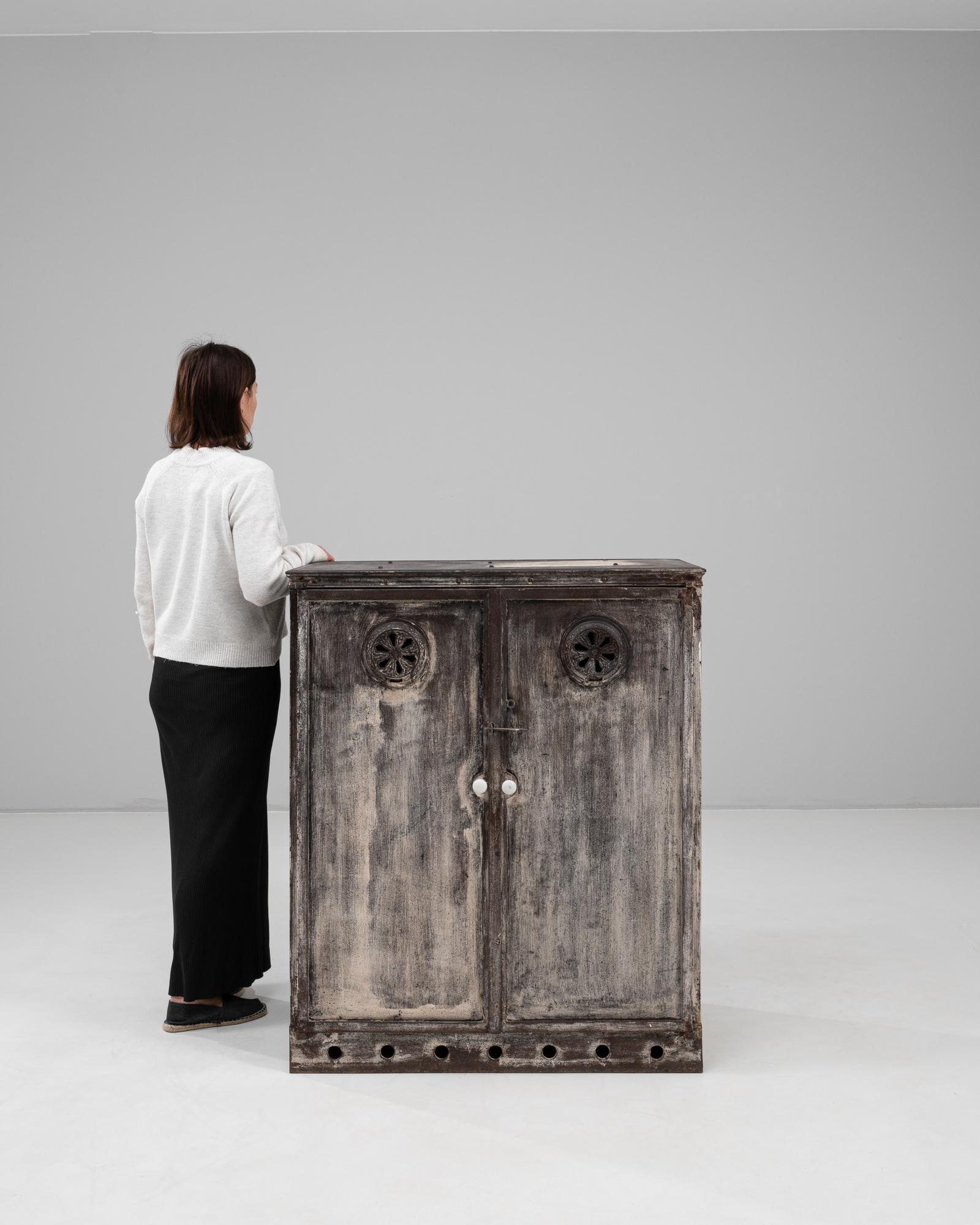 Buffet francese in metallo del XIX secolo In condizioni buone in vendita a High Point, NC