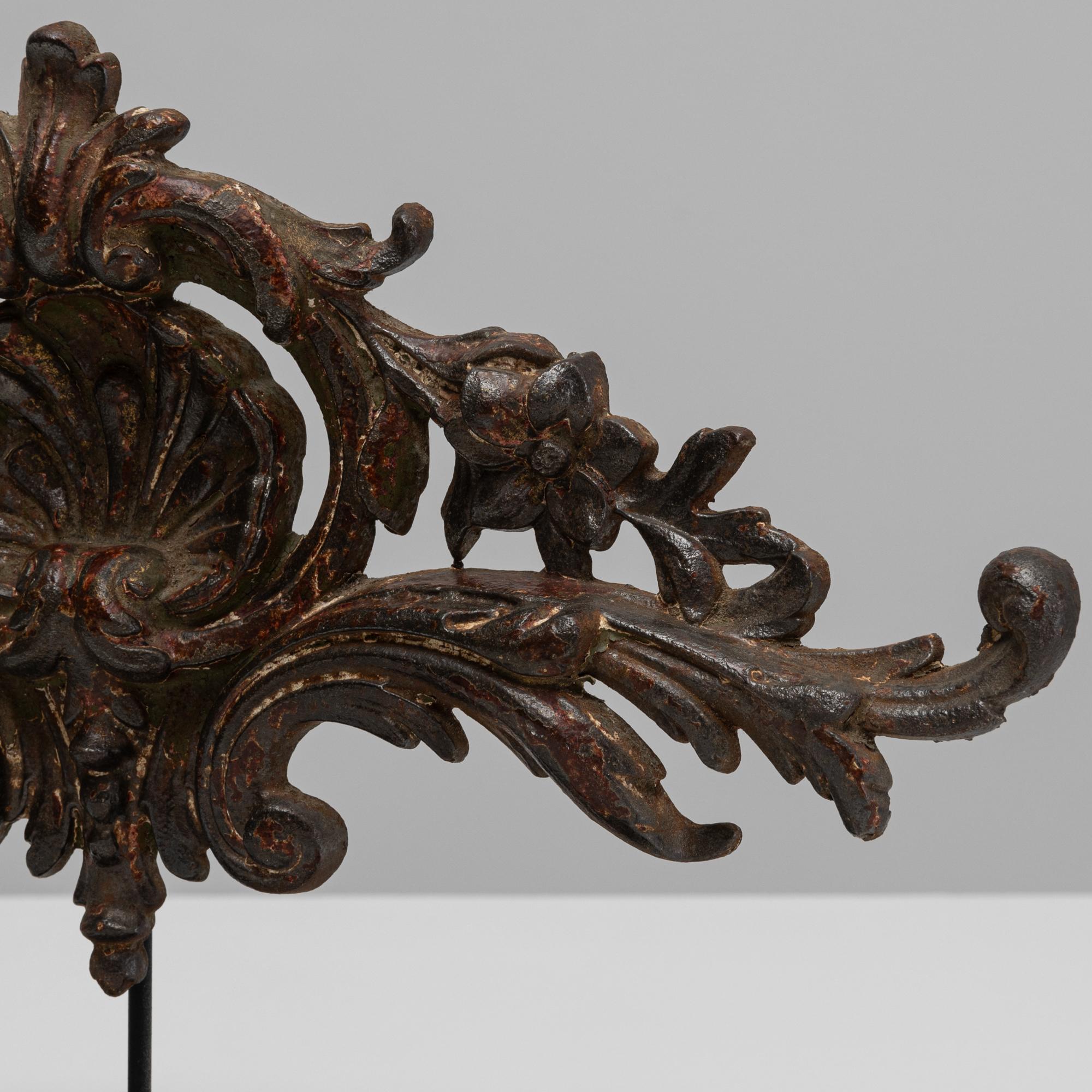 Decorazione francese del XIX secolo in metallo su supporto in vendita 3