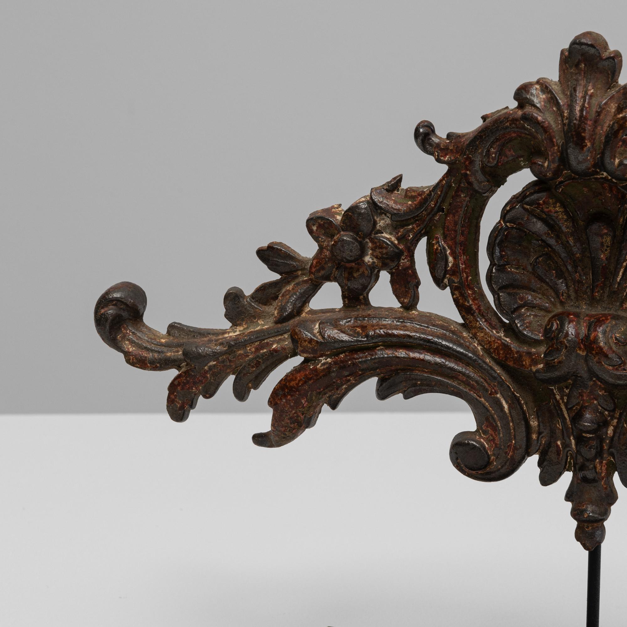 Decorazione francese del XIX secolo in metallo su supporto in vendita 4