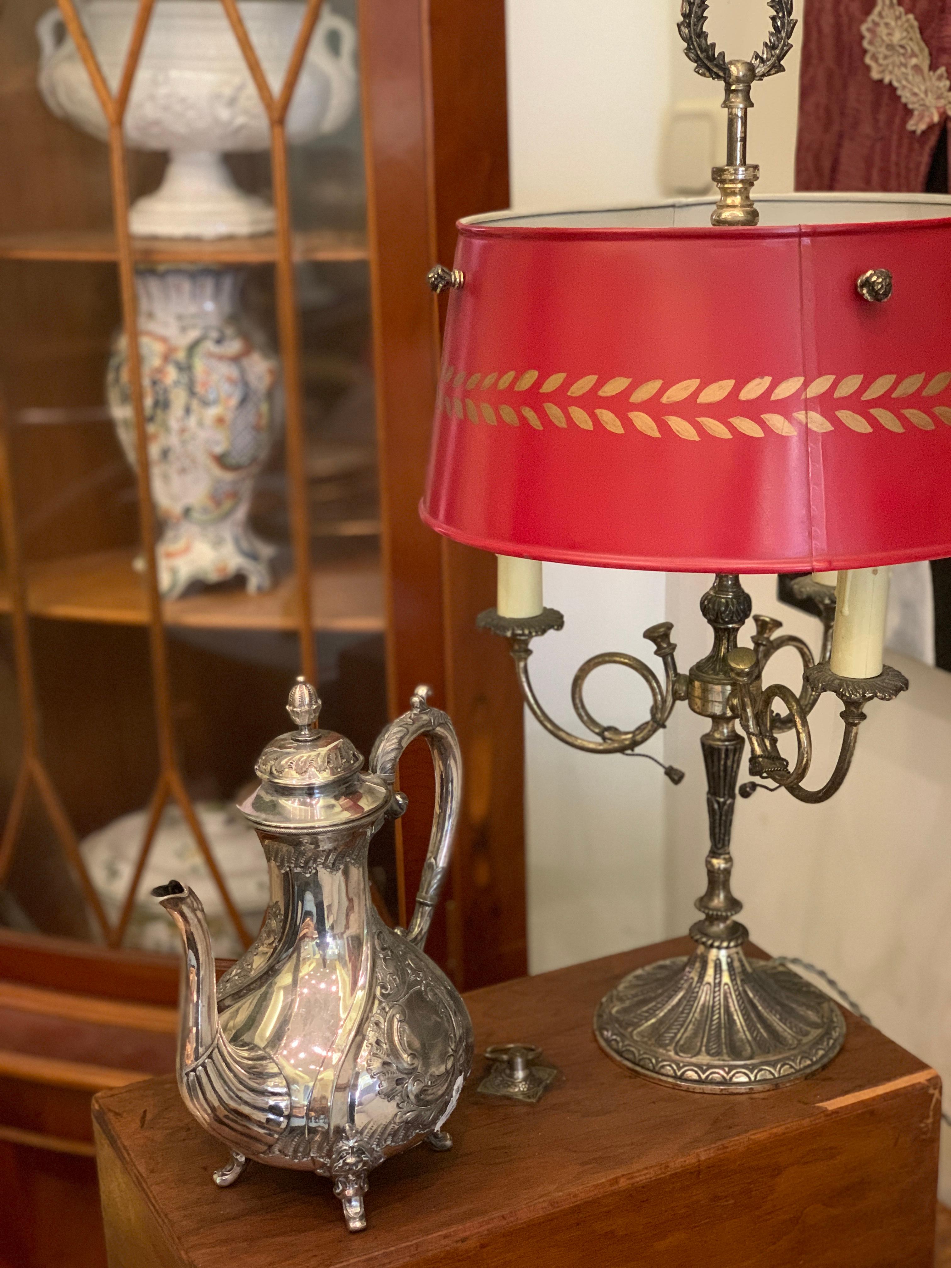 Français Lampe de Directoire française en métal du XIXe siècle de style Louis XVI en vente