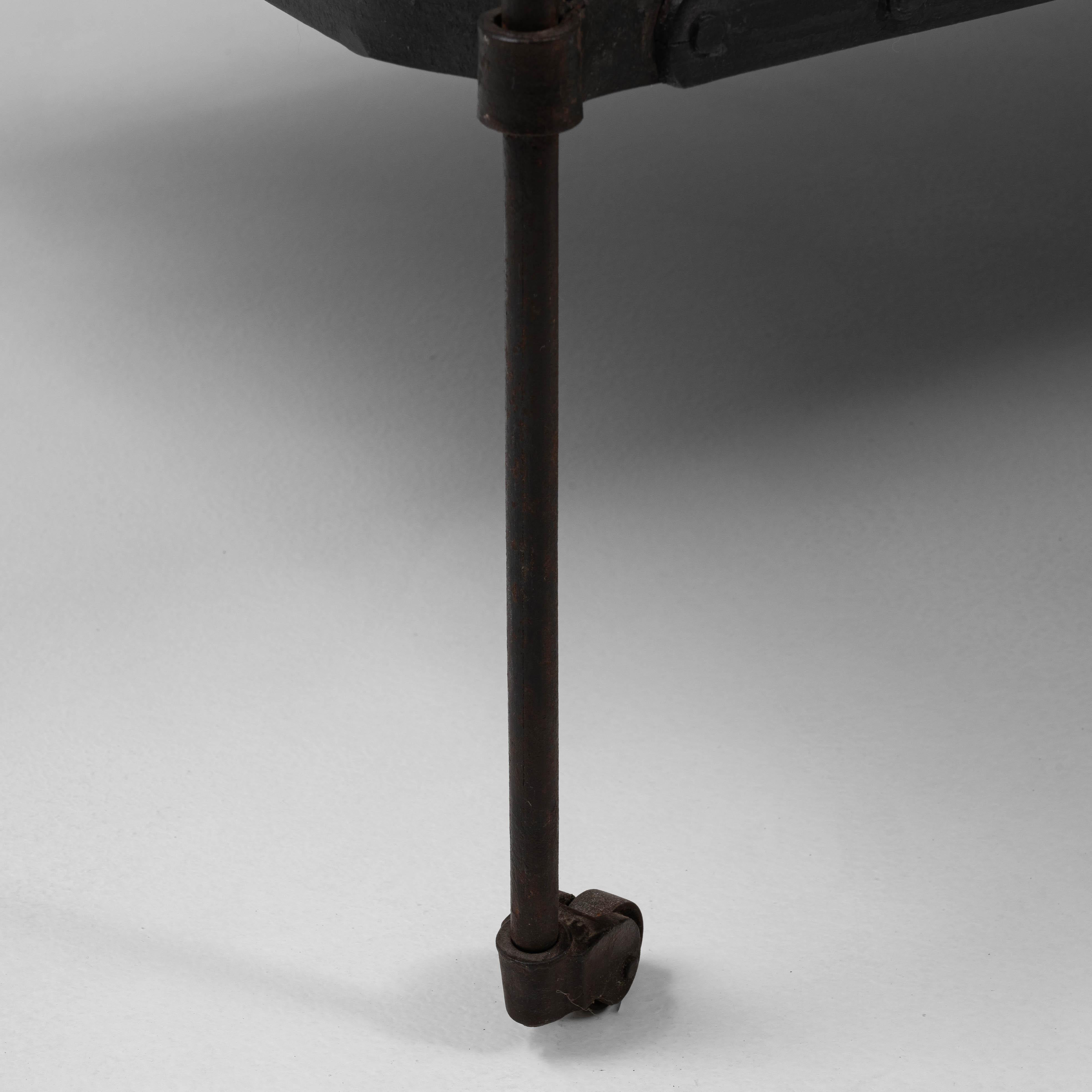 19th Century French Metal & Upholstered Daybed On Wheels For Sale 7