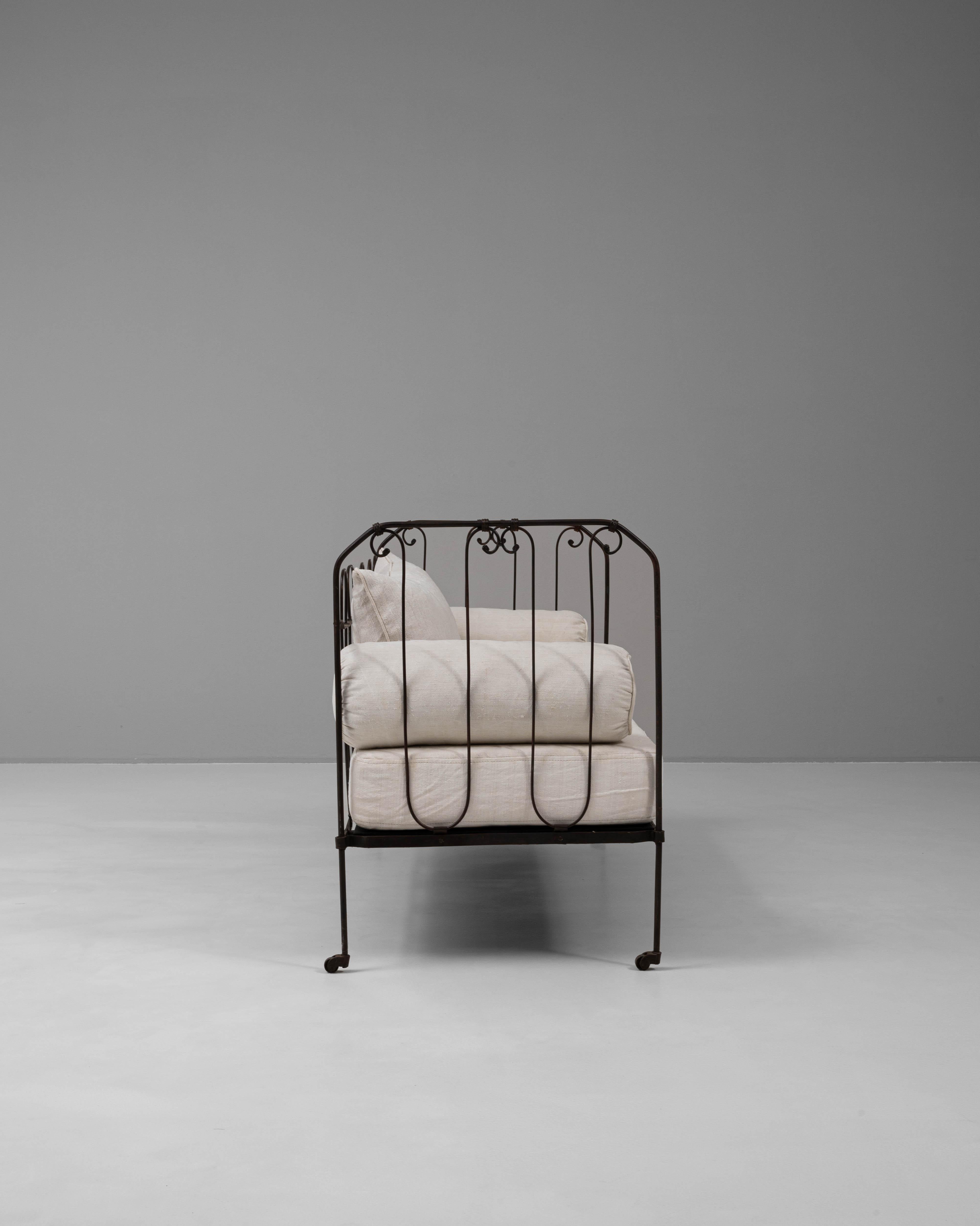 19th Century French Metal & Upholstered Daybed On Wheels For Sale 1