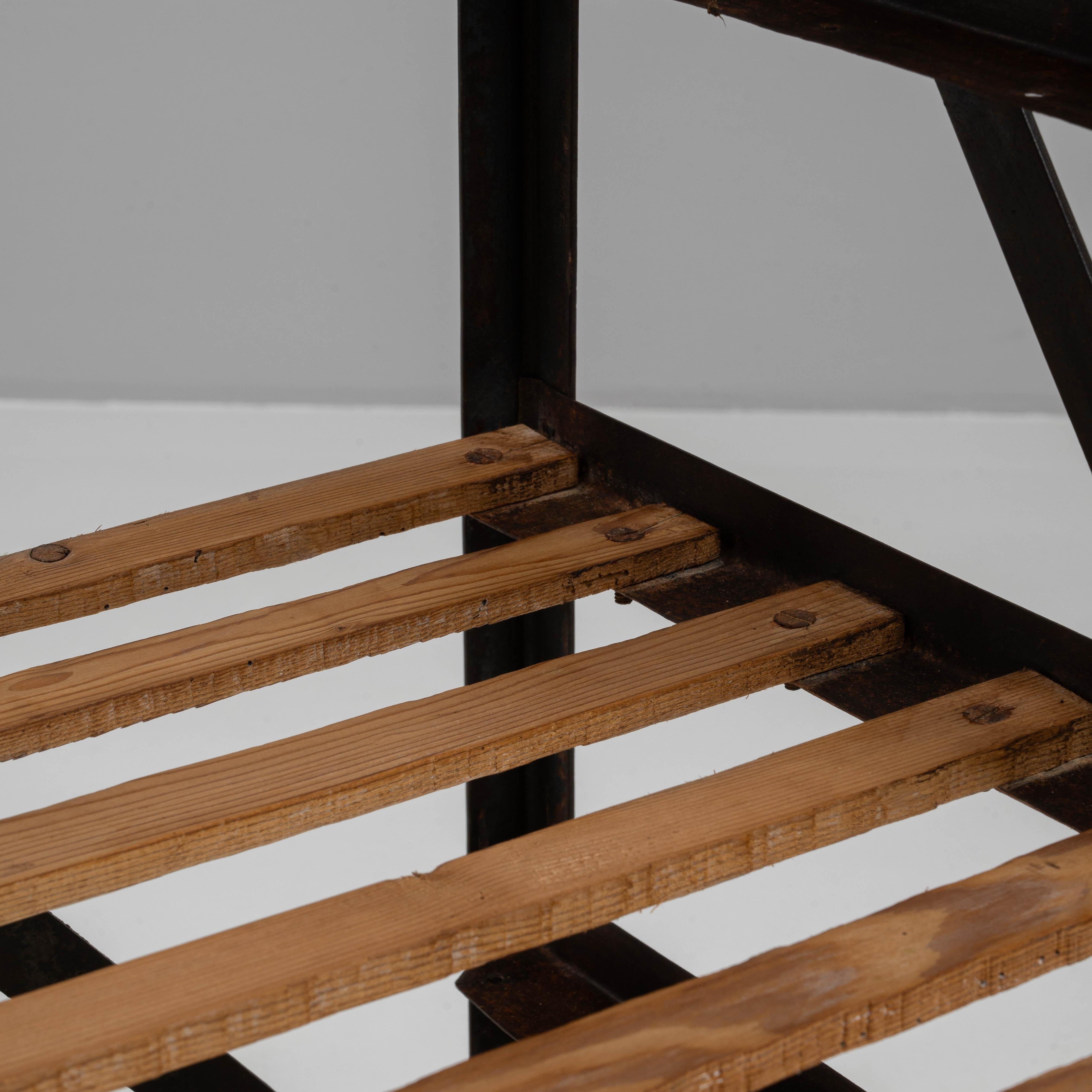 Scaffale francese in metallo e legno del XIX secolo in vendita 2