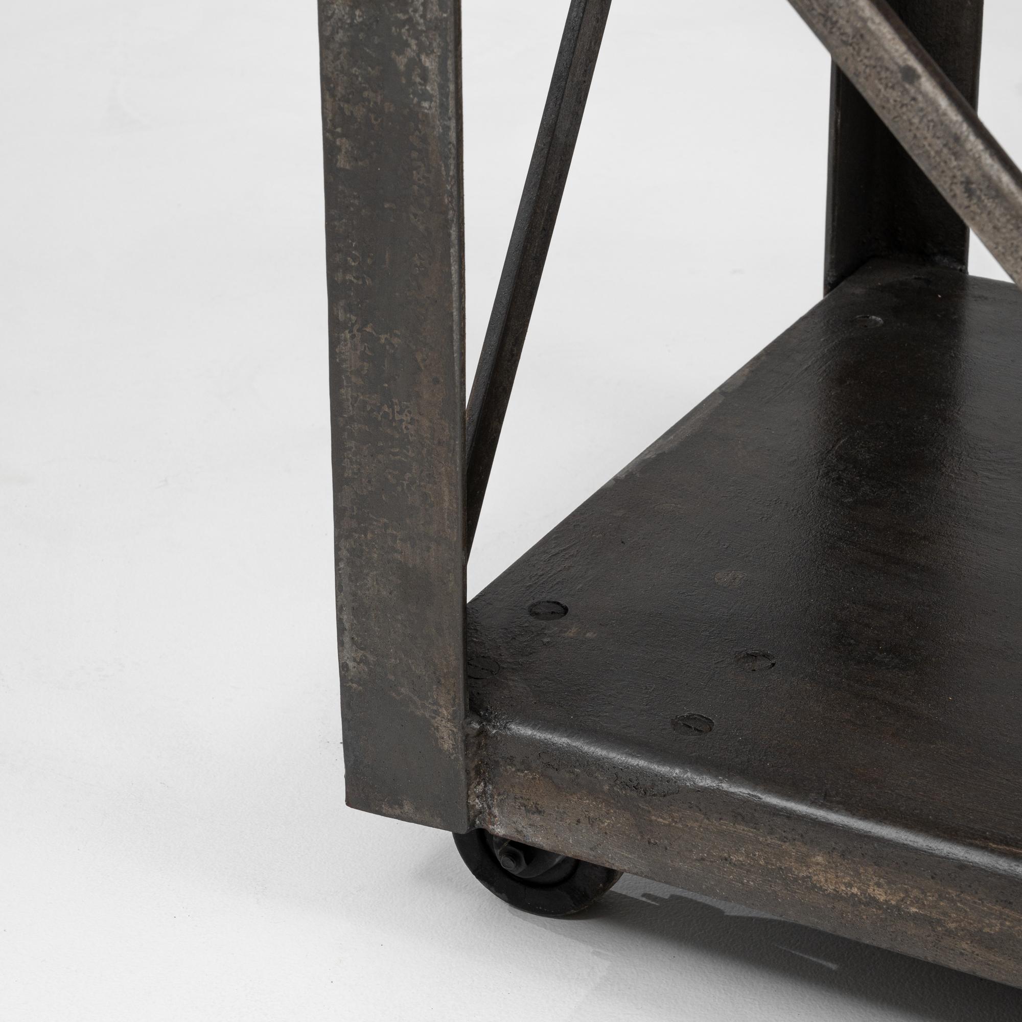 Scaffale francese del XIX secolo in metallo e legno su ruote in vendita 6