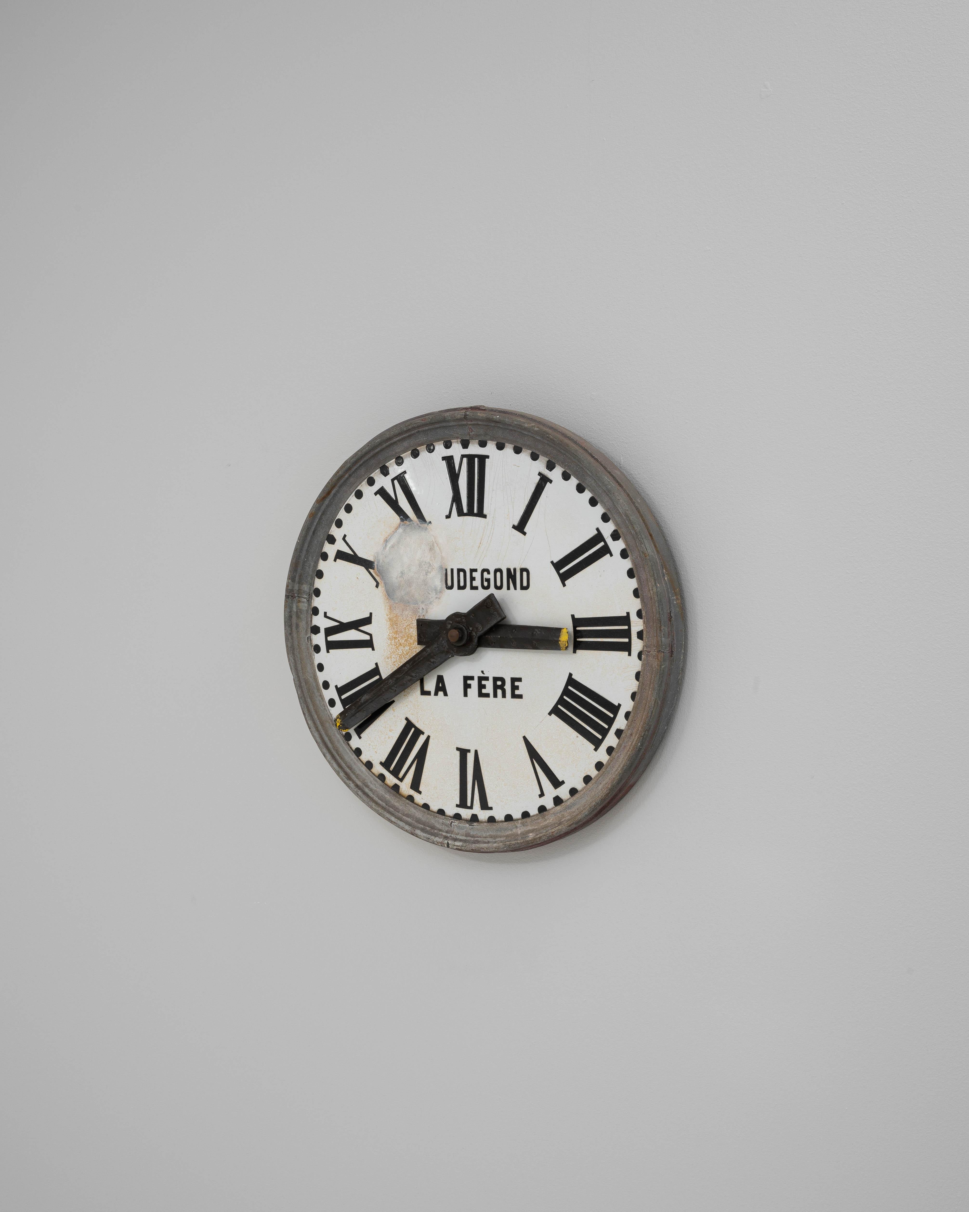 19th Century French Metal & Wooden Wall Clock (19. Jahrhundert) im Angebot
