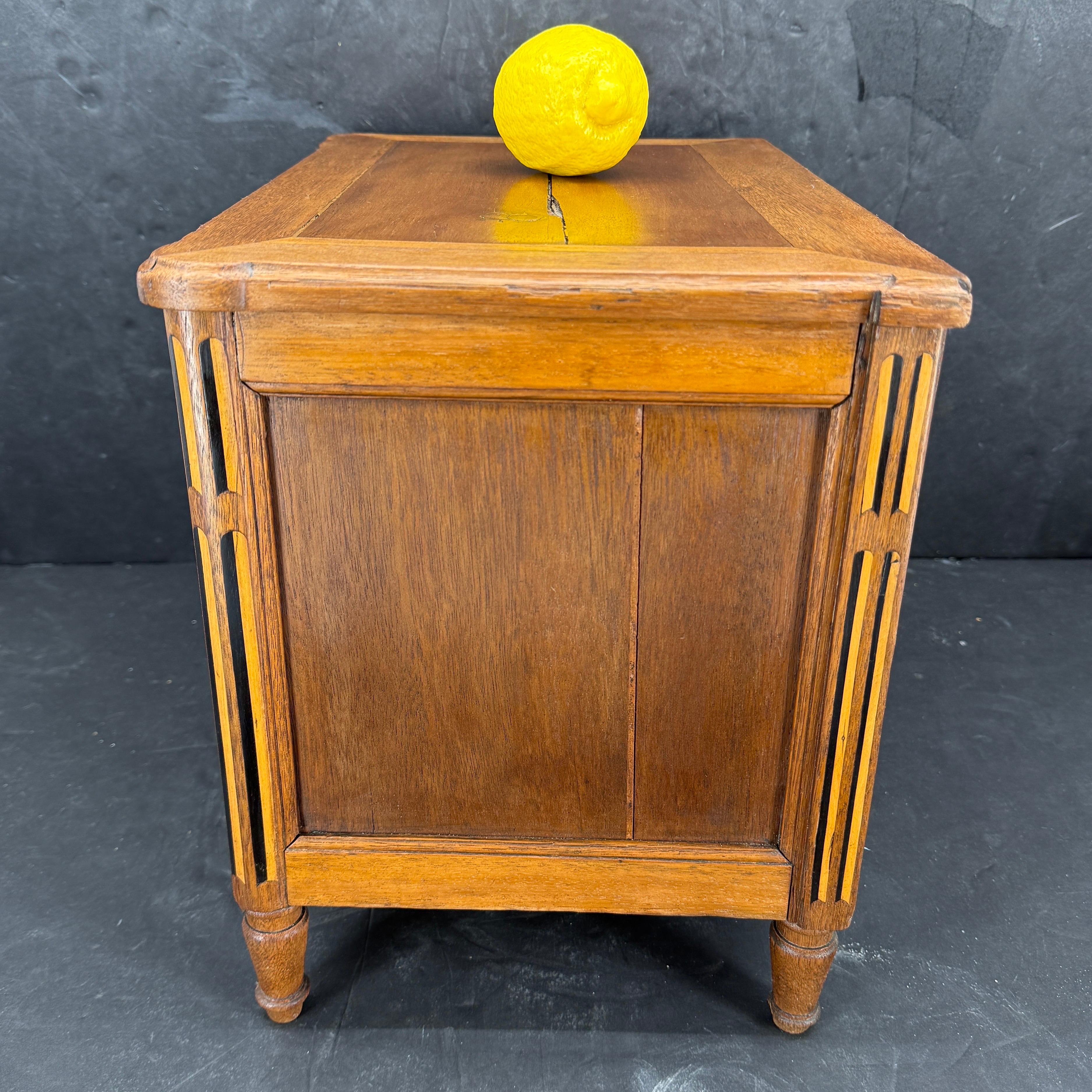 Französische Miniature-Schmuckkommode aus dem 19. im Angebot 12
