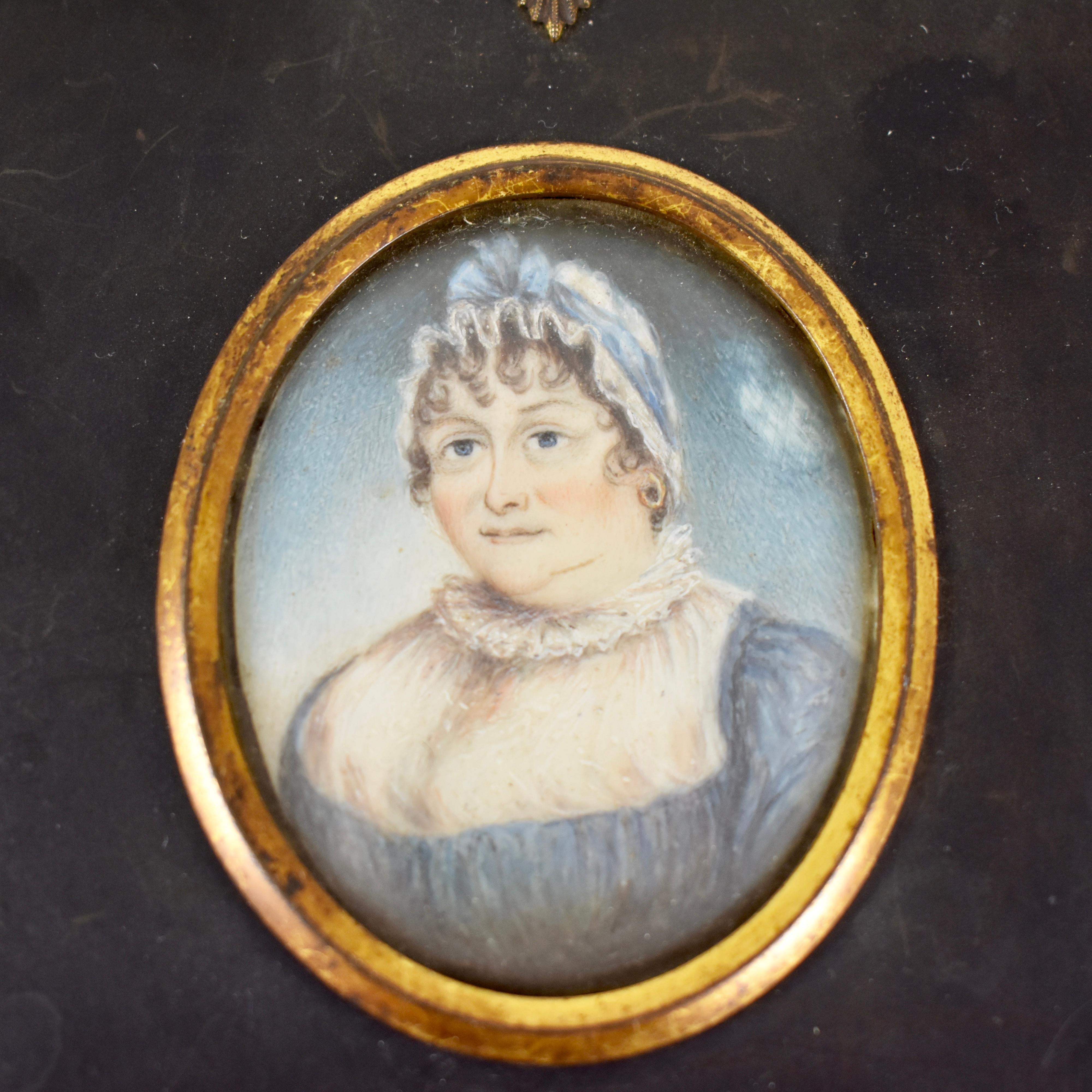 19. Jahrhundert Französisch gerahmt Miniature Porträt, Buxom Frau in blauen Haube (Französische Provence) im Angebot