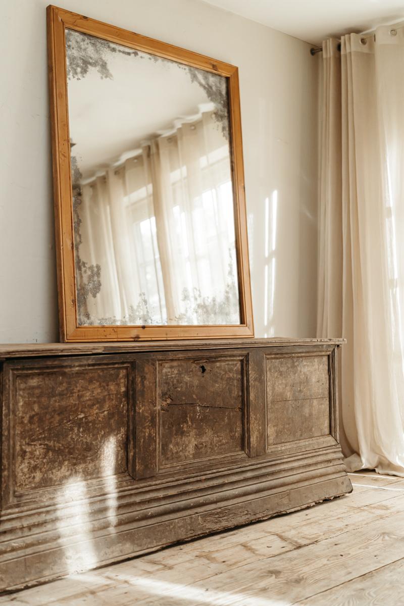 joli miroir encadré de pin ... bonnes dimensions, peut être utilisé à la verticale ou à l'horizontale.
