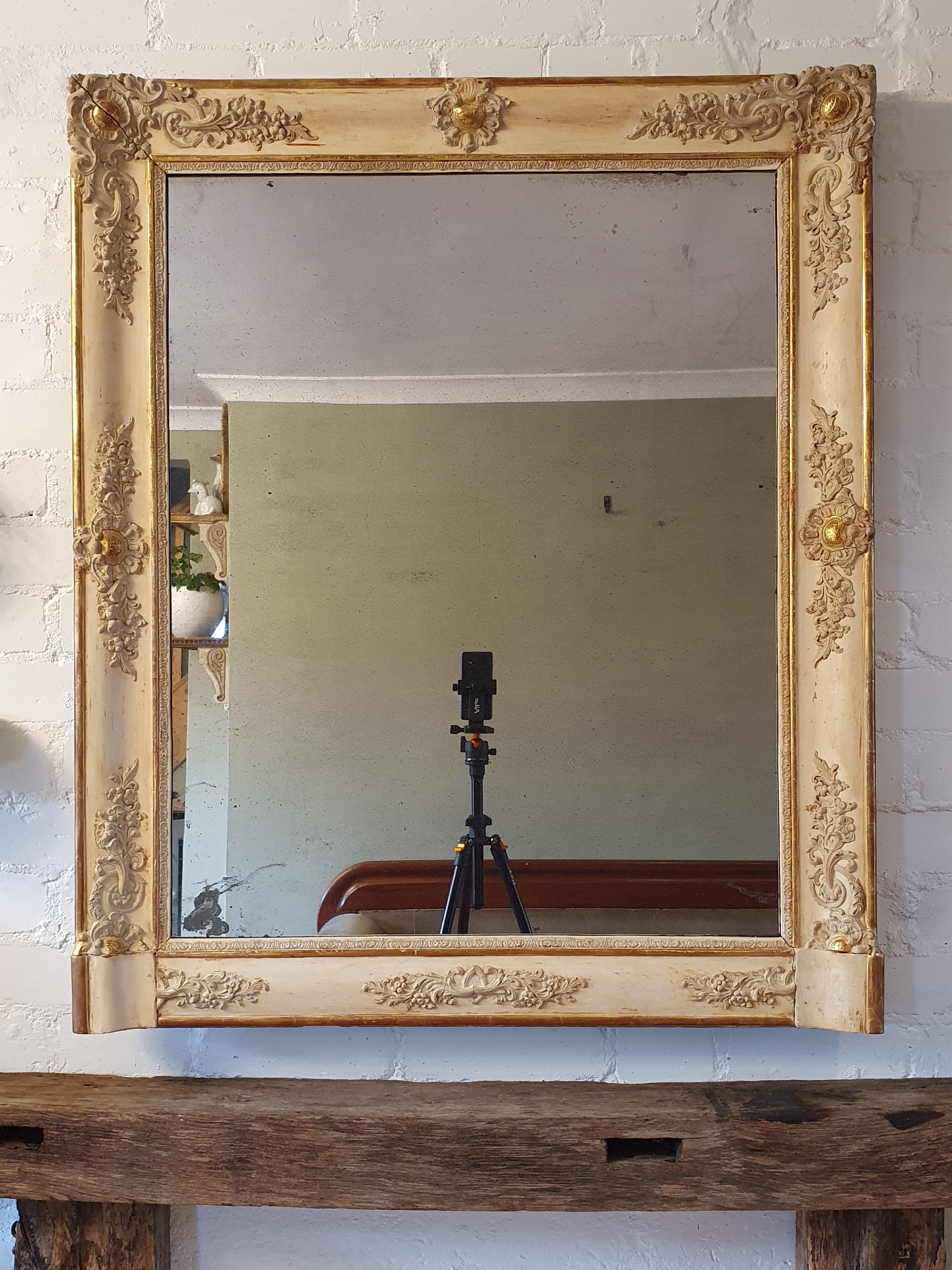 Französischer Spiegel aus dem 19. (Vergoldetes Holz) im Angebot