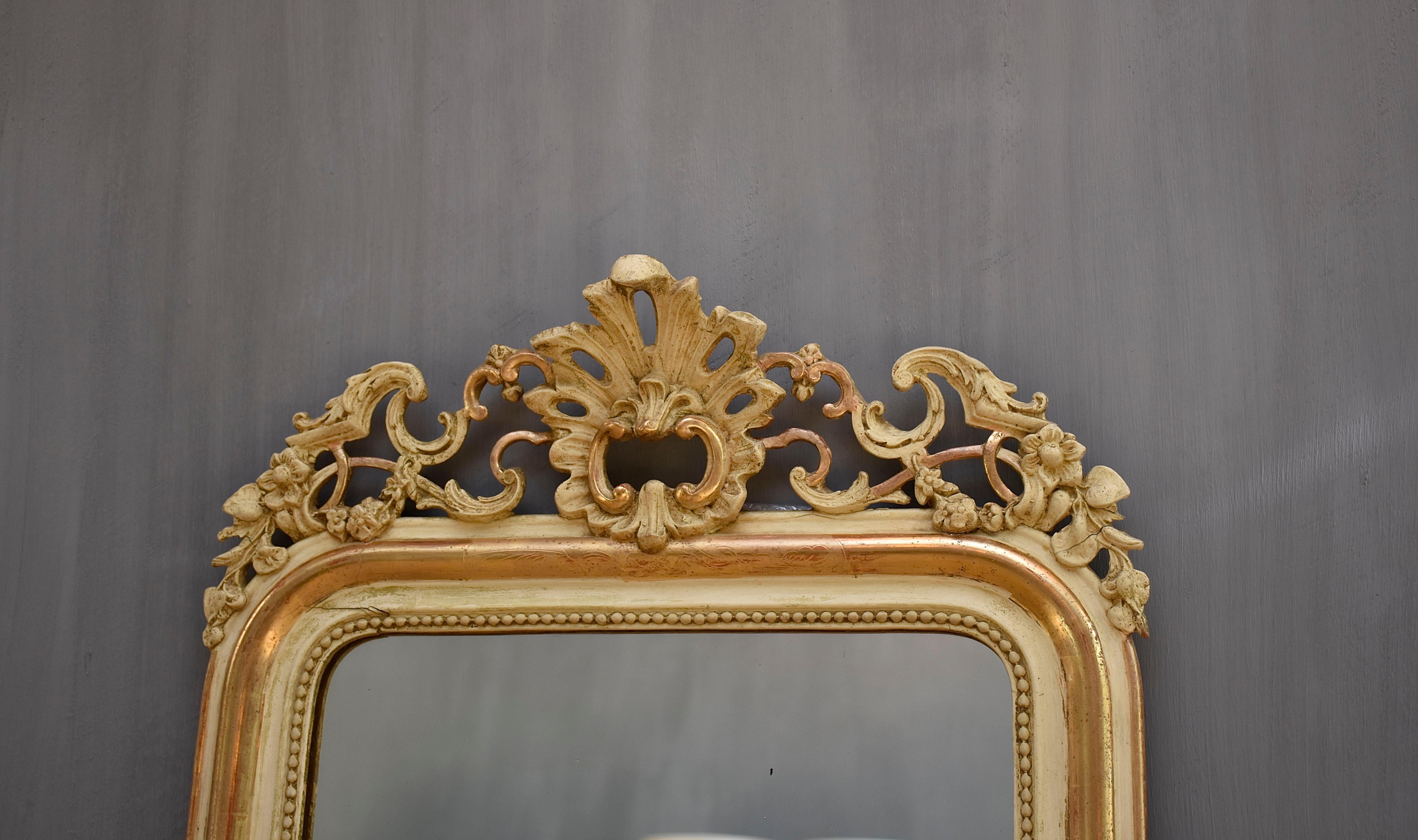 Miroir français du 19ème siècle Louis Philippe avec un écusson en vente 2