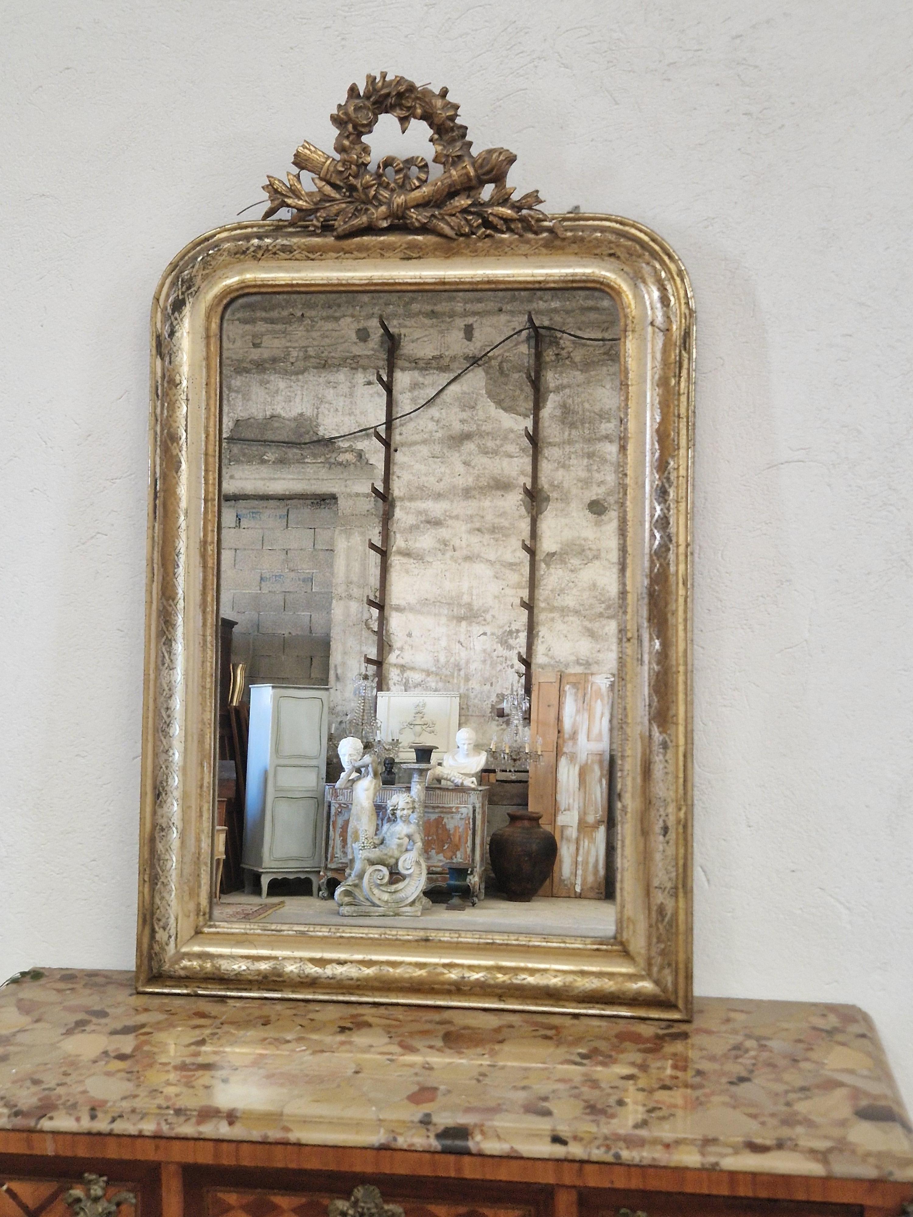 Antique Mirror with Carved Detachable Crest


Fabulous Louis XVI style with Ribbon crest that sits on the top of the mirror frame

Giltwood Frame. Decoration to Surround in Water Gilding.

19th Century

Beautiful Patina

Signs of age and minor
