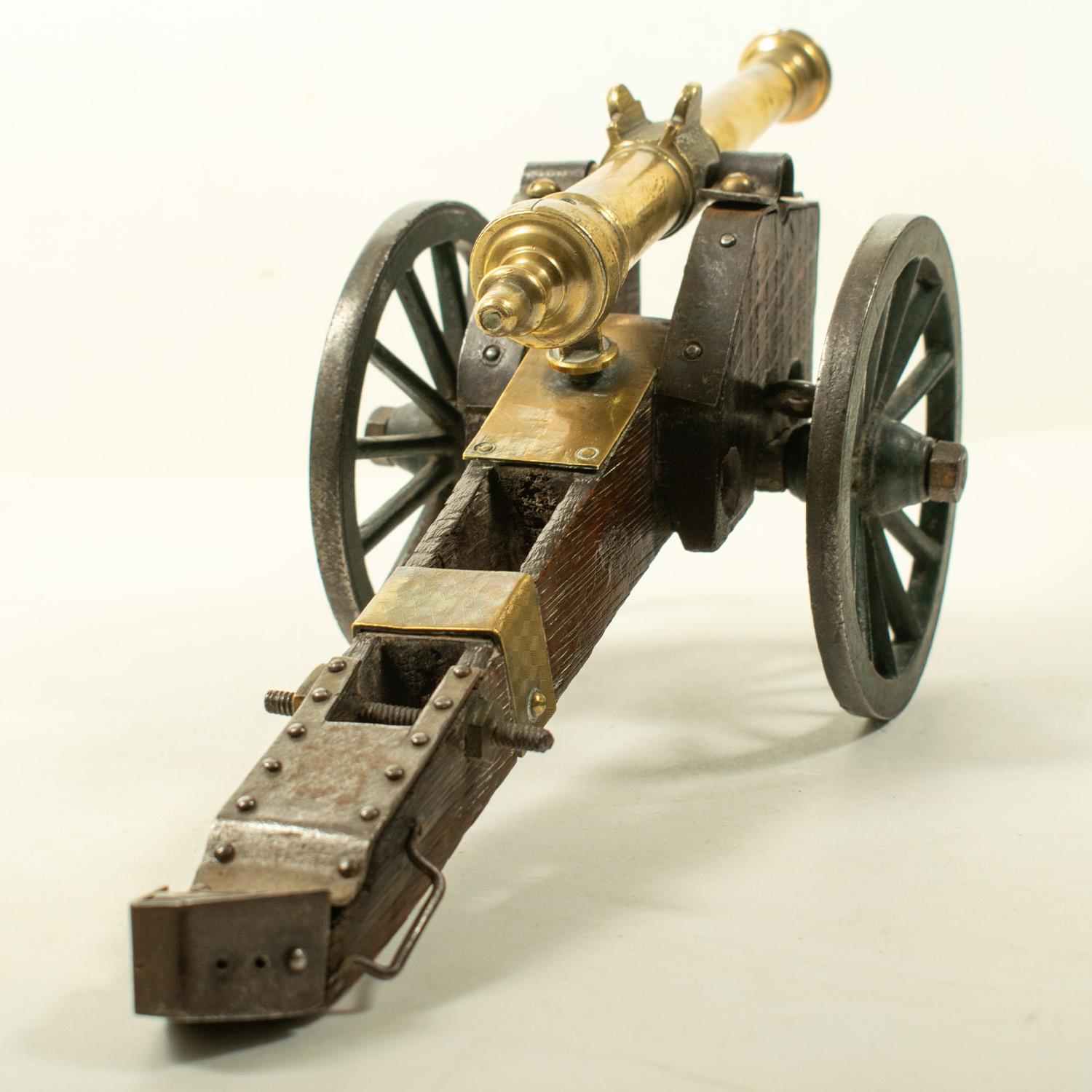 Modèle FIELD / CANON FRANÇAIS du 19ème siècle en vente 1