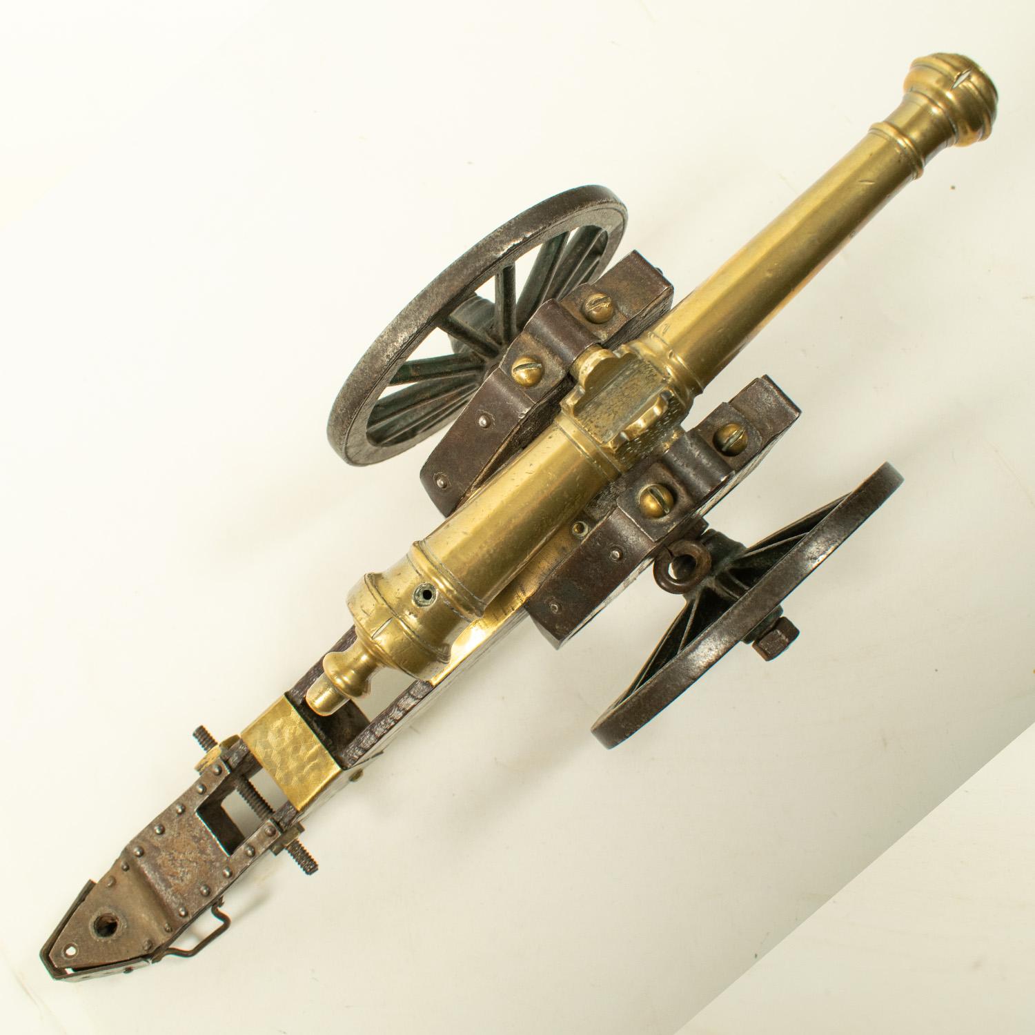 Modèle FIELD / CANON FRANÇAIS du 19ème siècle en vente 2