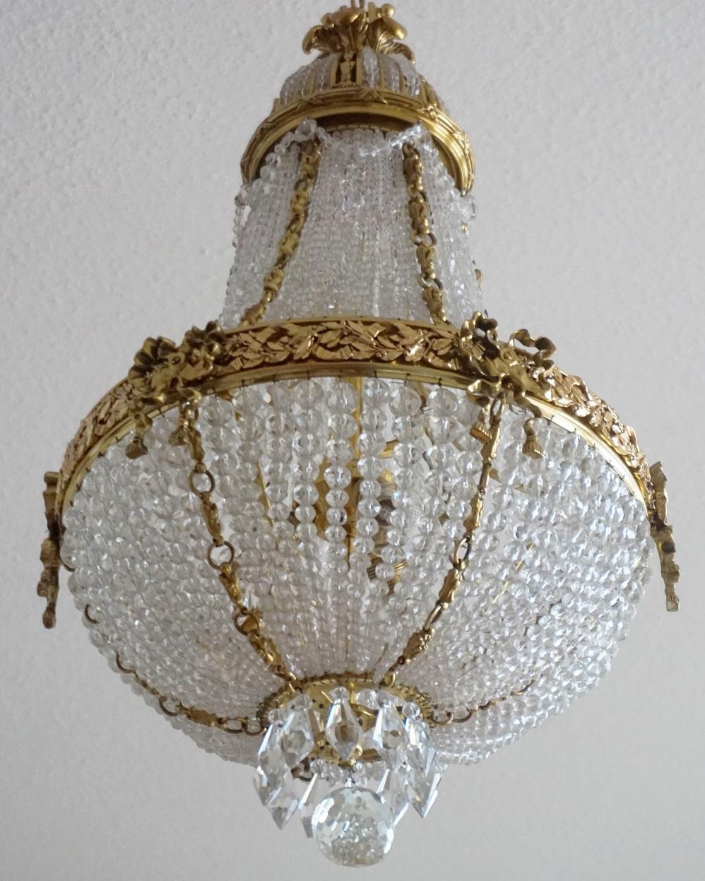 19th Century French Empire Gilt Bronze Beaded Crystal Chandelier In Good Condition In Frankfurt am Main, DE
